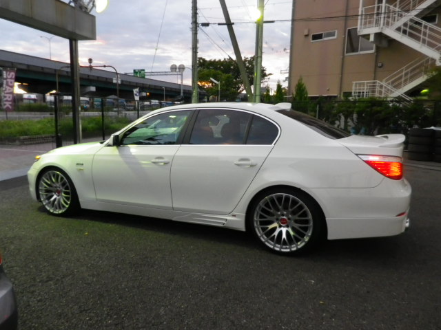 525iハイライン後期モデル ＢＥＡＭコンプリートカー サンルーフ 電子シフト車両画像08