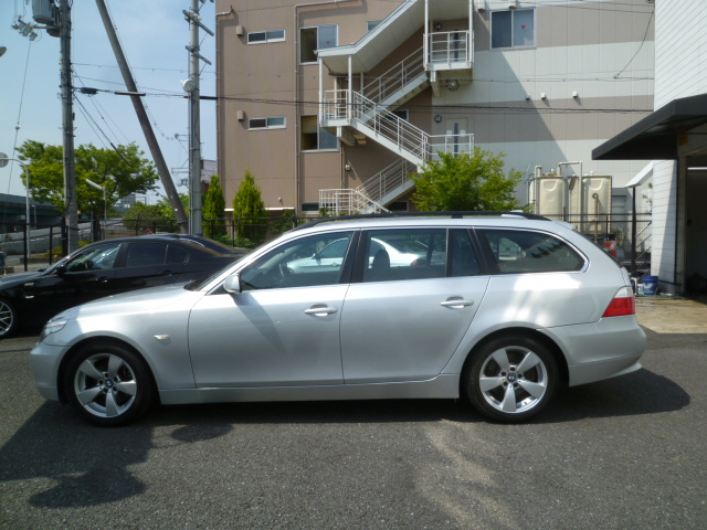 BMW 525iツーリングハイライン　黒革　ワンオーナー　プッシュスタート車両画像08