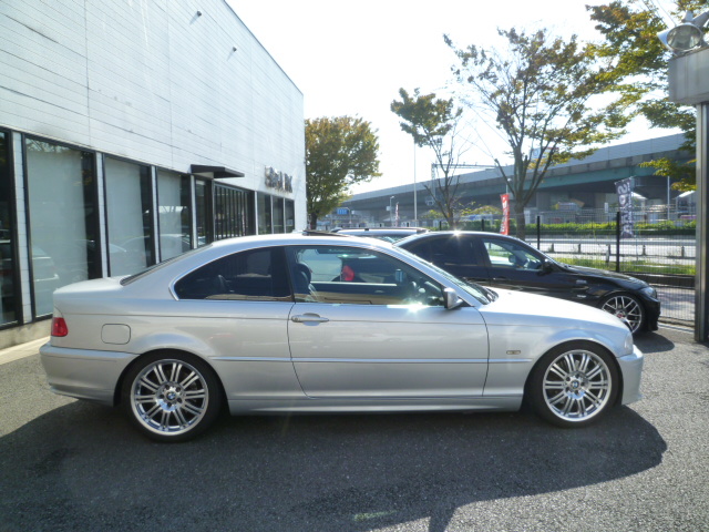 ３３０ci ブラックレザーシート　ガラスサンルーフ　メモリーナビ　車両画像04