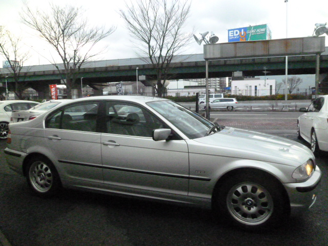 323i 純正ブラックレザー　メモリーナビ/ワンセグ　車両画像04