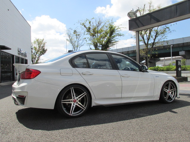 320i BEAMコンプリートカー　カーボンルーフ　ワンオーナー　HDDナビ　地デジ車両画像04