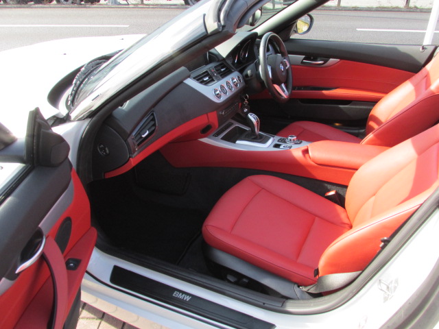 Z4 sDrive 20i 赤レザーシート ワンオーナー パドルシフト Pシート車両画像10