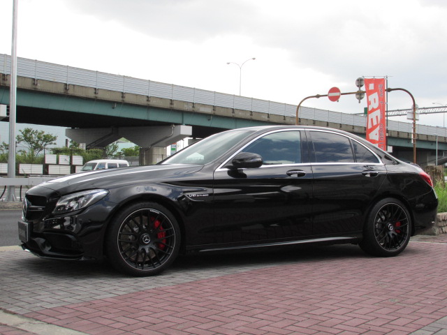 AMG　Cクラス　C63　S　エクスクルーシブパッケージ　左ハンドル　車両画像08