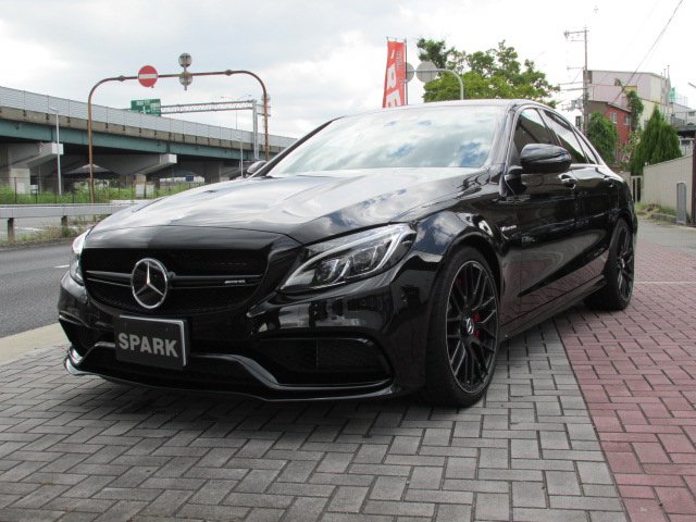 AMG　Cクラス　C63　S　エクスクルーシブパッケージ　左ハンドル　車両画像01