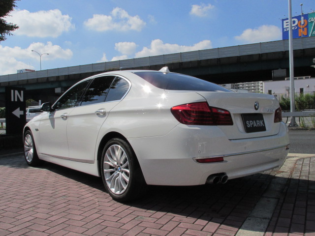 528i ラグジュアリー　LCI　マルチディスプレイメーターパネル車両画像07