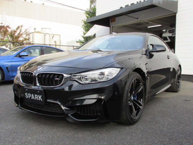 M4クーペ　Mパフォーマンスステアリング　レザーダッシュインテリア車両画像09