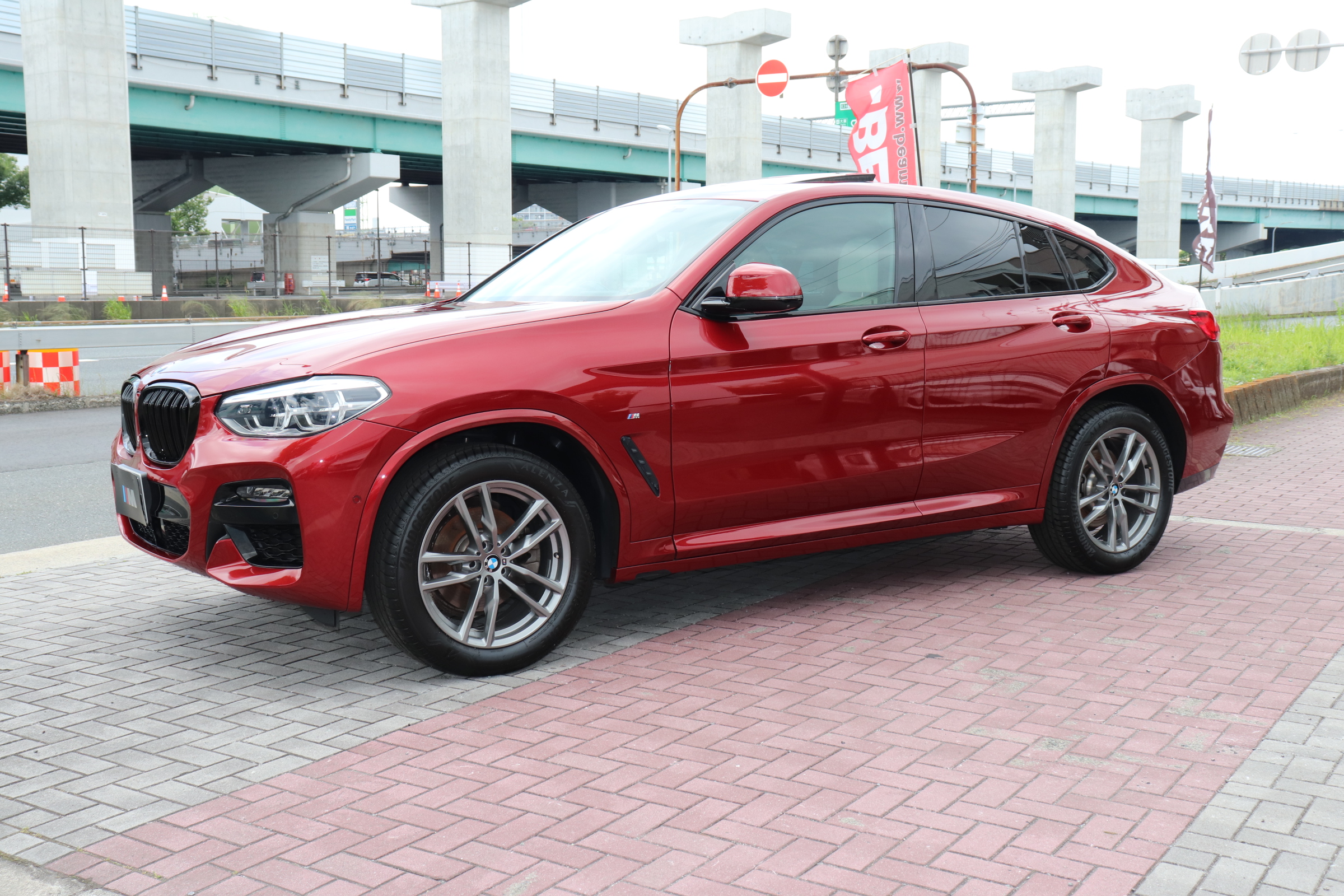 X4 xDrive 20d Mスポーツ Pサンルーフ インディビジュアルホワイトレザー ACC車両画像08