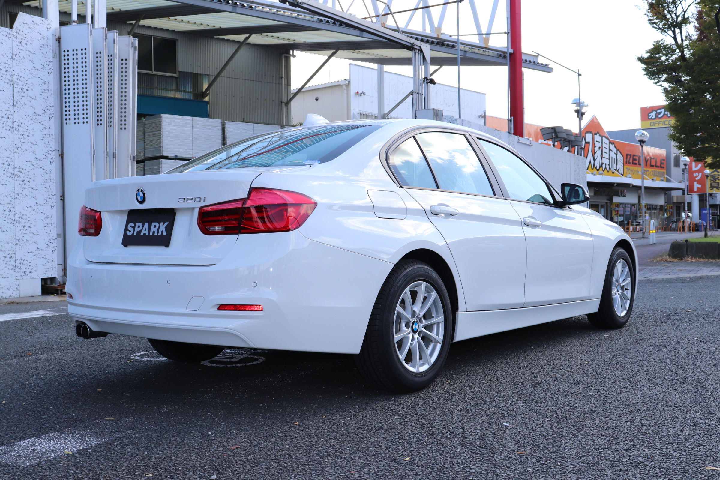 320i LCI 後期モデル LEDヘッドライト＆フォグライト 追従クルコン 衝突軽減ブレーキ車両画像05