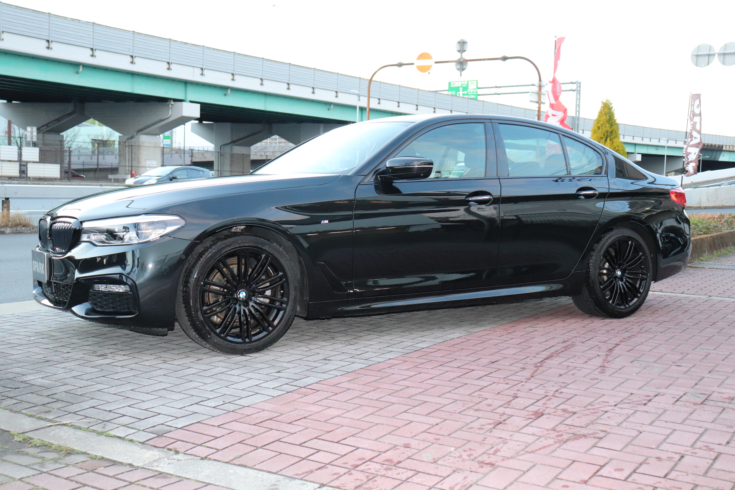 523i ブラックアウト ヘッドアップディスプレイ ハーマンカードン車両画像08