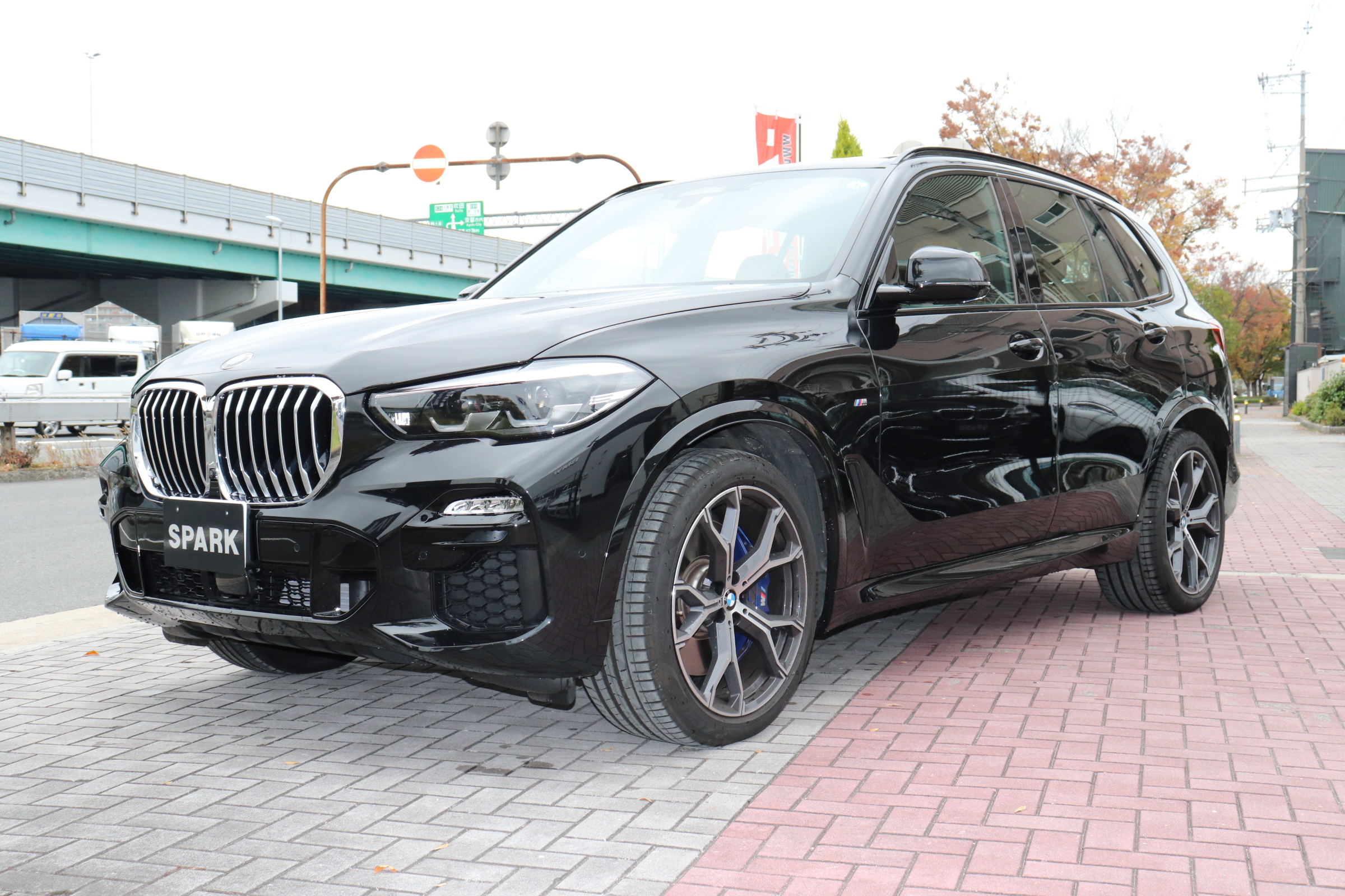 X5 xDrive 35d Mスポーツ ドライビングダイナミクスパッケージ エアサス サンルーフ 21インチAW車両画像08
