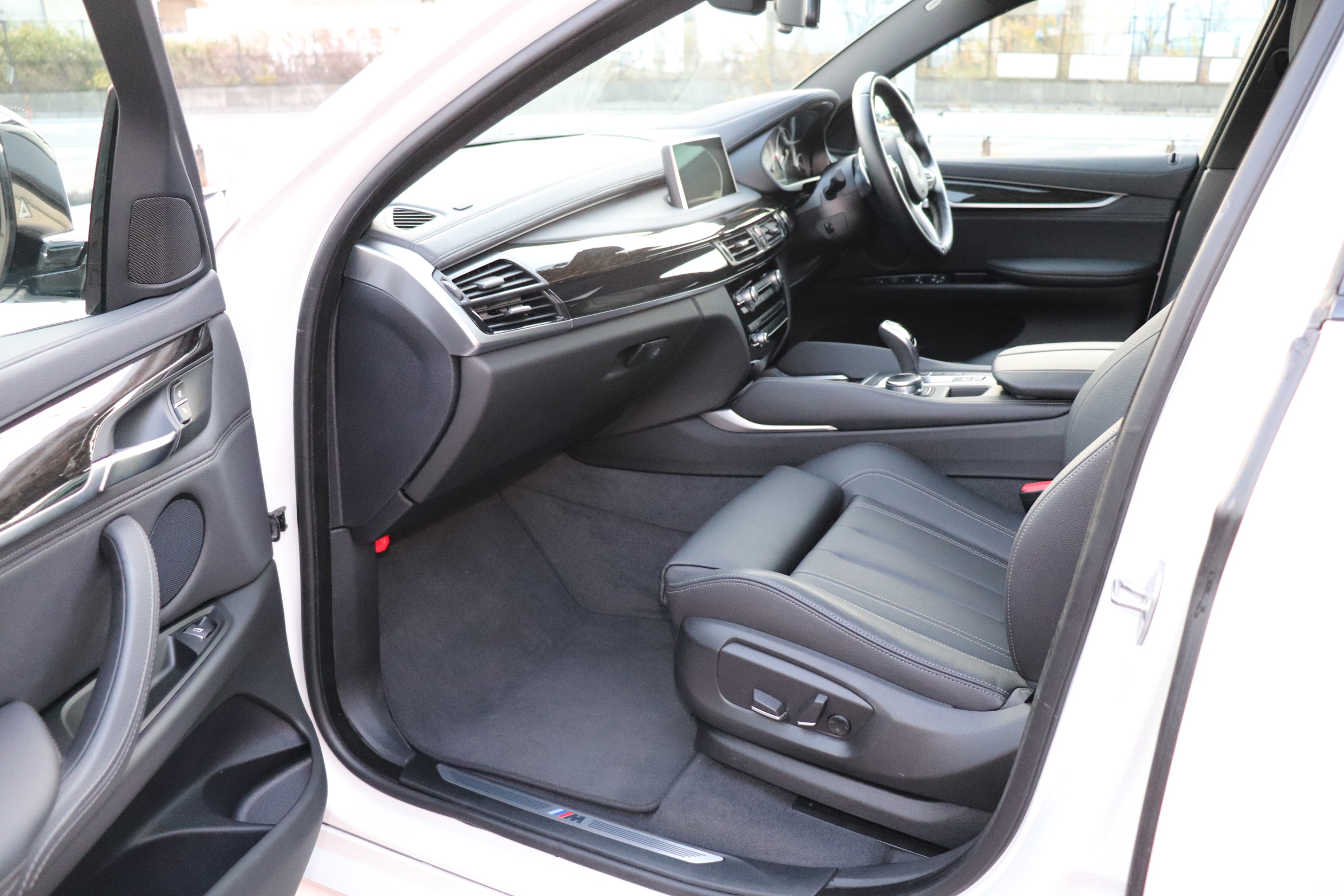 X6 xDrive 35i Mスポーツ ワンオナ パノラマSR HUD 黒革 ソフトクローズ パワーゲート車両画像13