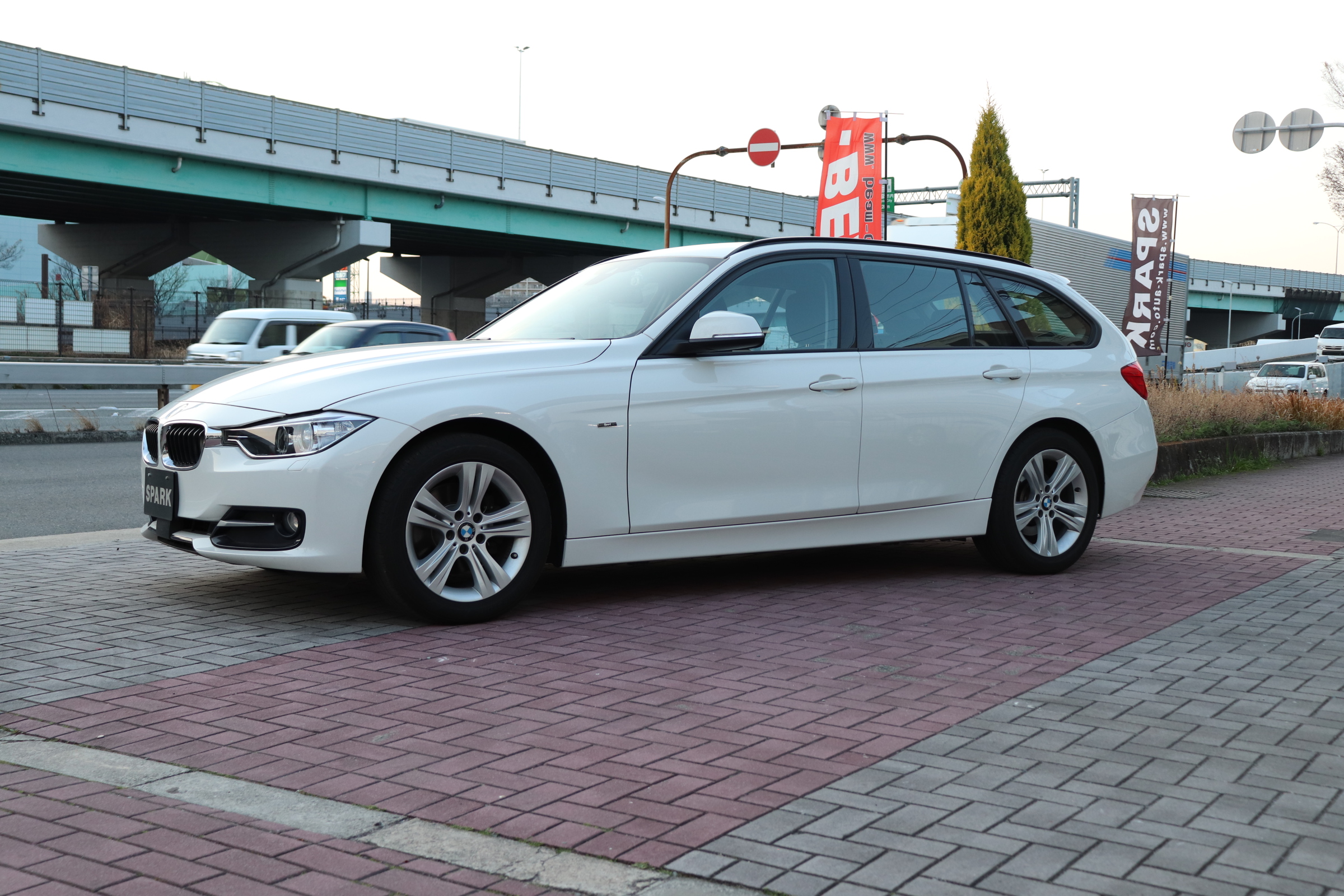 320d ツーリング スポーツ 総額129万円 6ヵ月保証付 ヘッドアップディスプレイ ACC ヒッチメンバー付PKG77,000円 地デジ・ドラレコPKG110,000円 Ｗパッケージの場合165,000円UP車両画像08