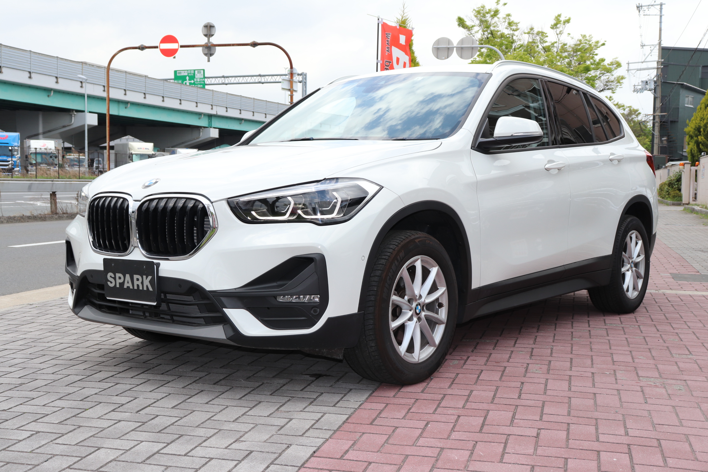 X1 xDrive 18d 後期モデル コンフォートアクセス インテリセーフ車両画像09