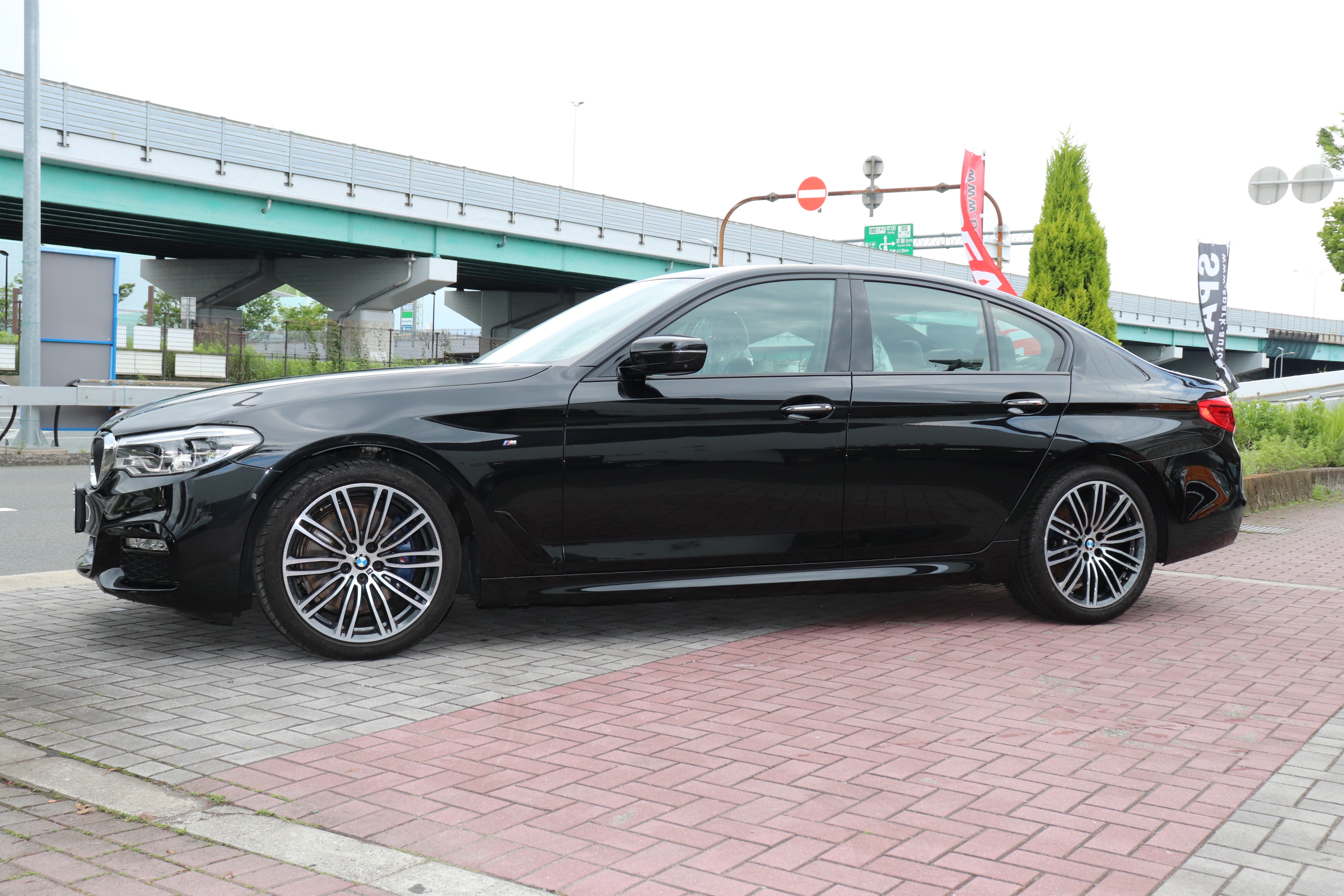 530i Mスポーツ ブラックレザー ヘッドアップディスプレイ ワイヤレス充電車両画像08