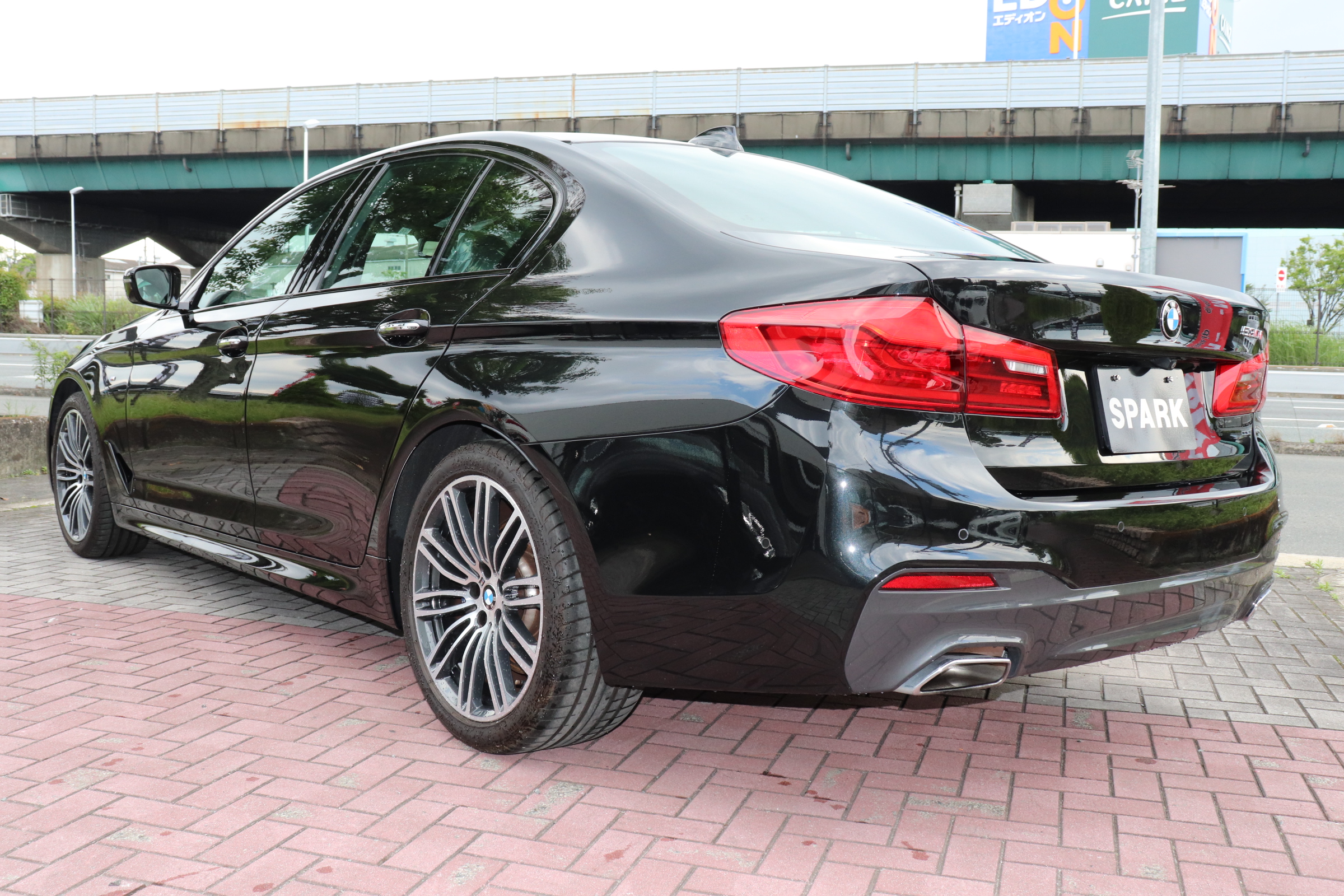 530i Mスポーツ ブラックレザー ヘッドアップディスプレイ ワイヤレス充電車両画像07