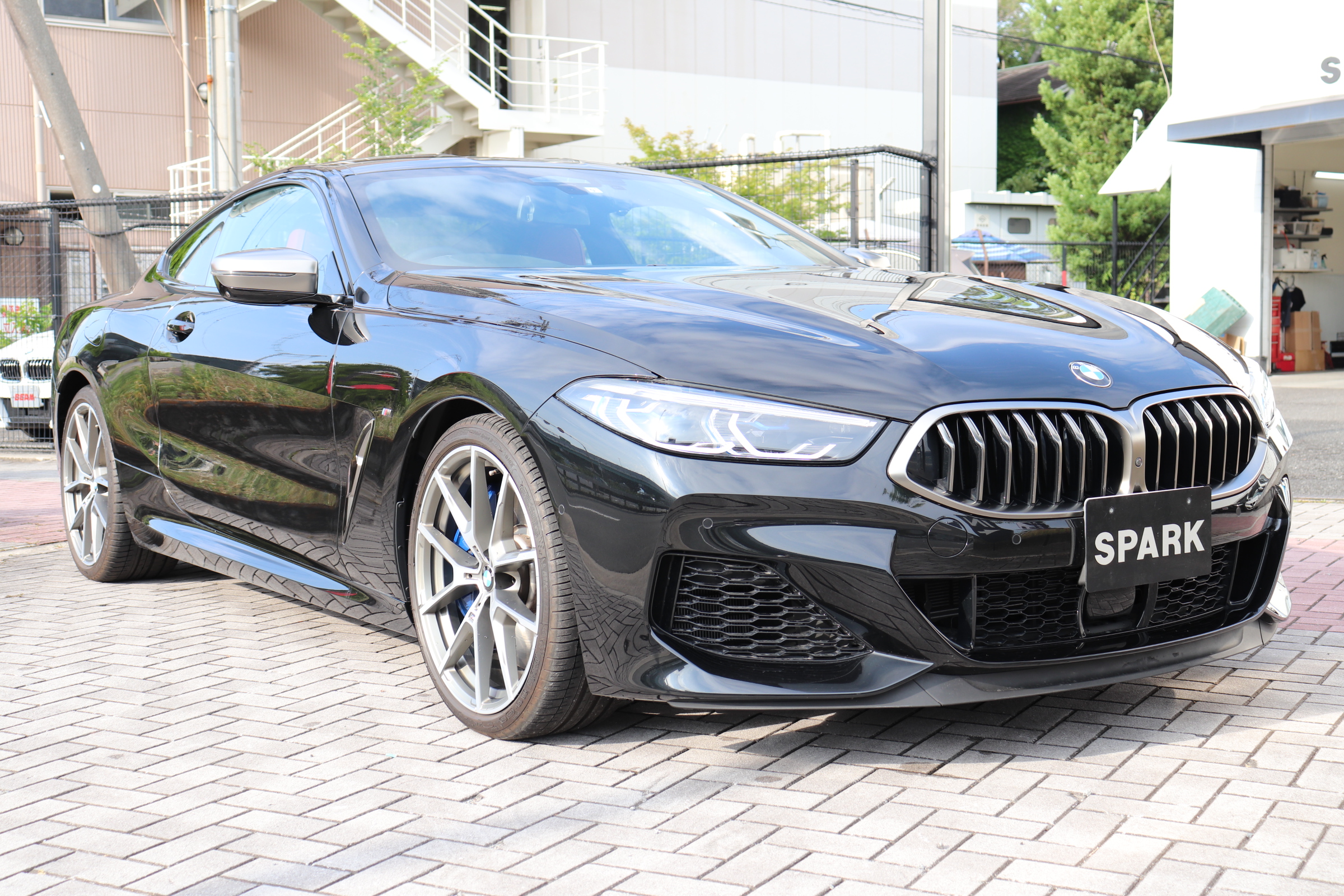 M850i xDrive クーペ カーボンルーフ バイカラーインテリア レーザーライト車両画像03