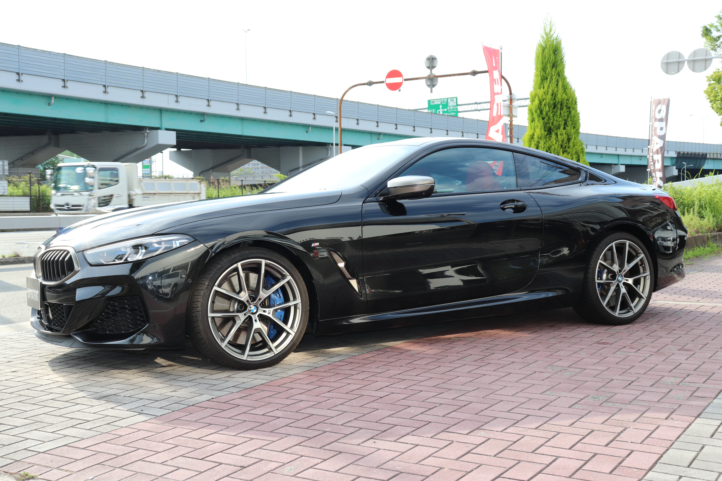 M850i xDrive クーペ カーボンルーフ バイカラーインテリア レーザーライト車両画像08