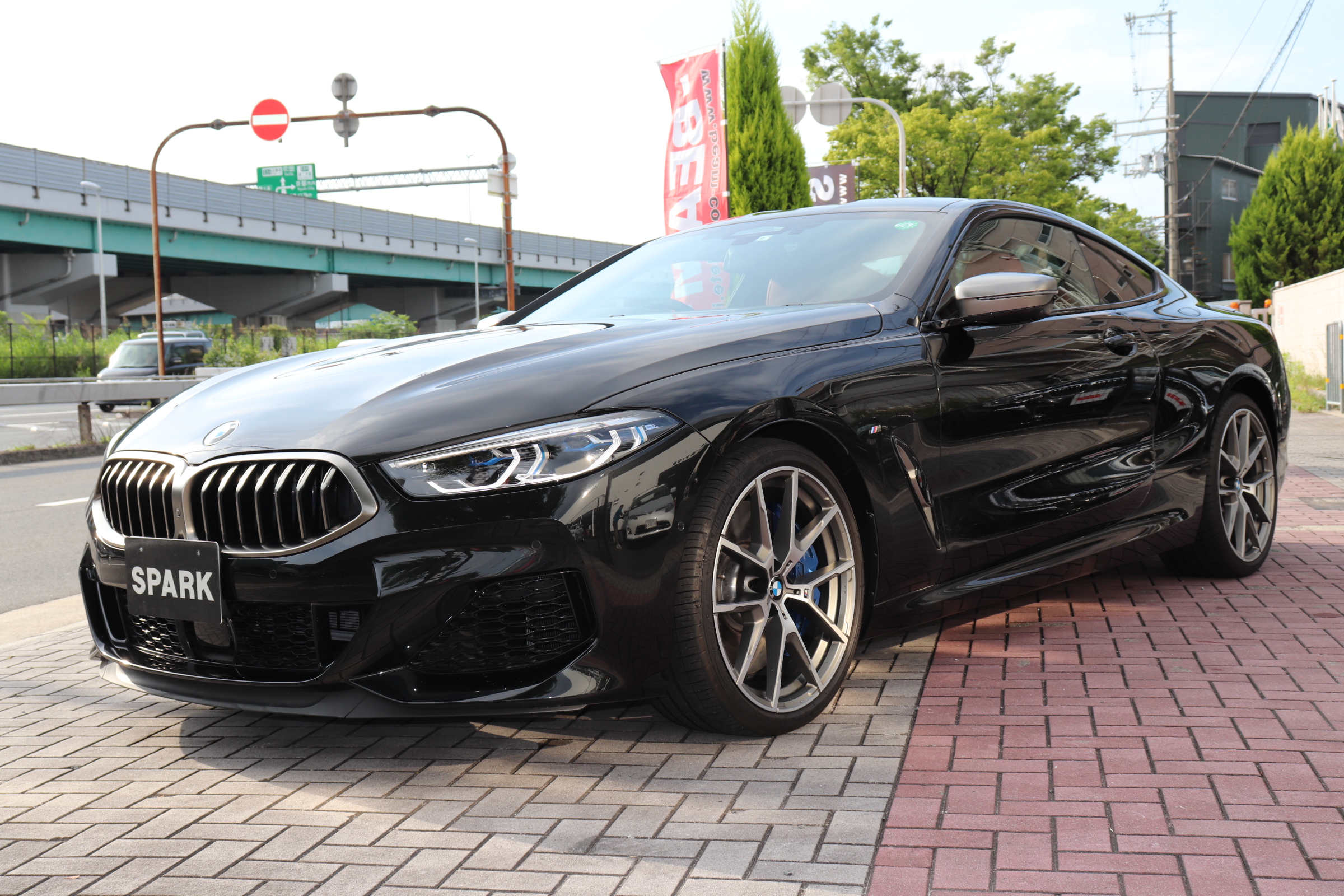 M850i xDrive クーペ カーボンルーフ バイカラーインテリア レーザーライト車両画像09