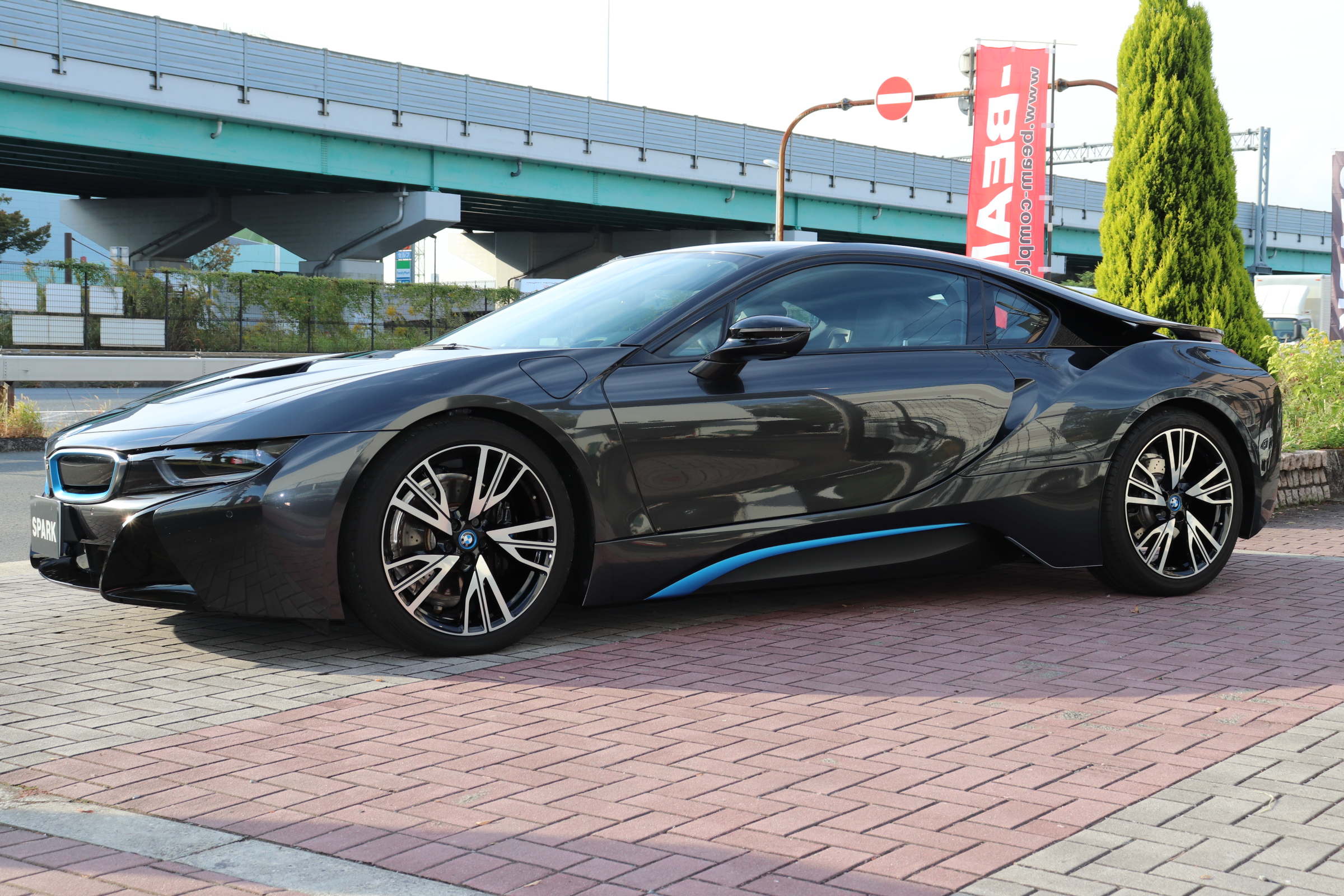 i8 ベースグレード ブラックレザー 左ハンドル ハーマンカードン車両画像08