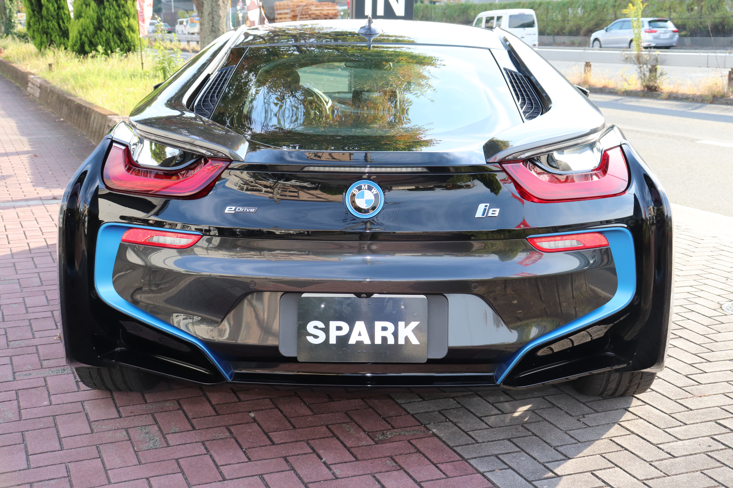 i8 ベースグレード ブラックレザー 左ハンドル ハーマンカードン車両画像06