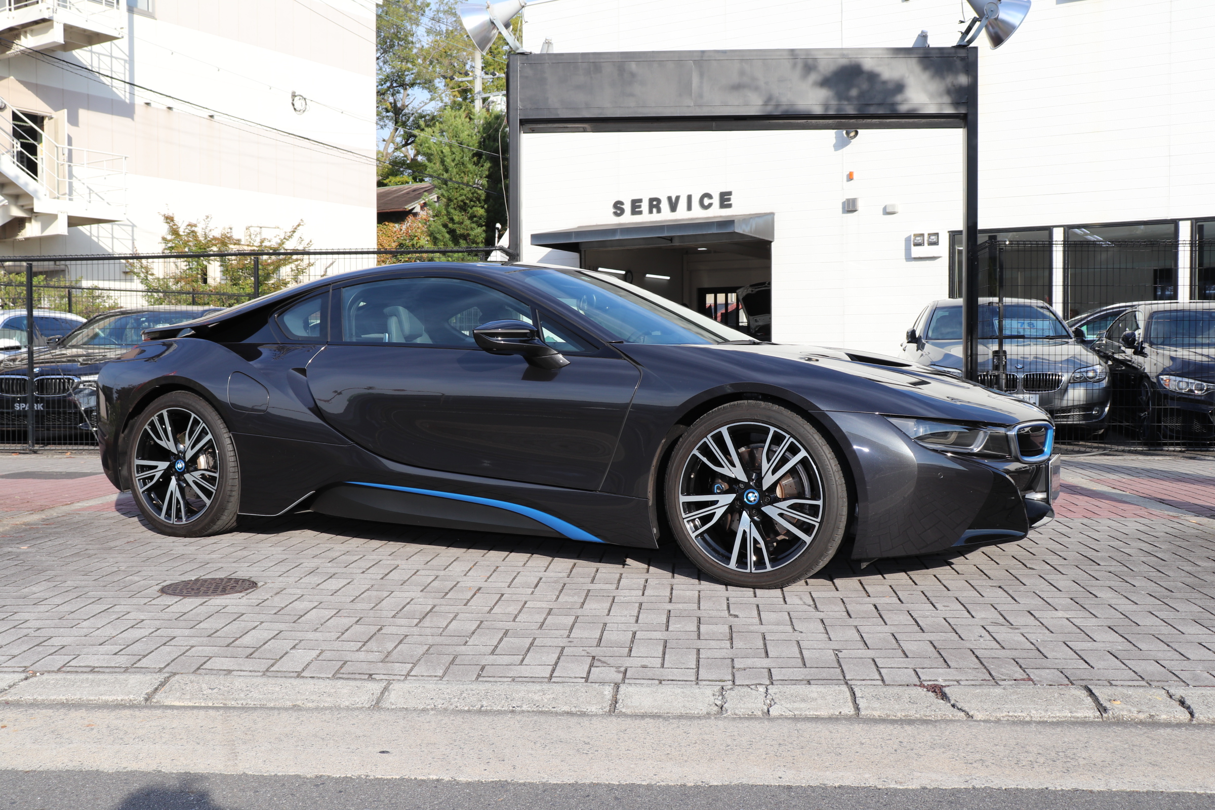 i8 ベースグレード ブラックレザー 左ハンドル ハーマンカードン車両画像04