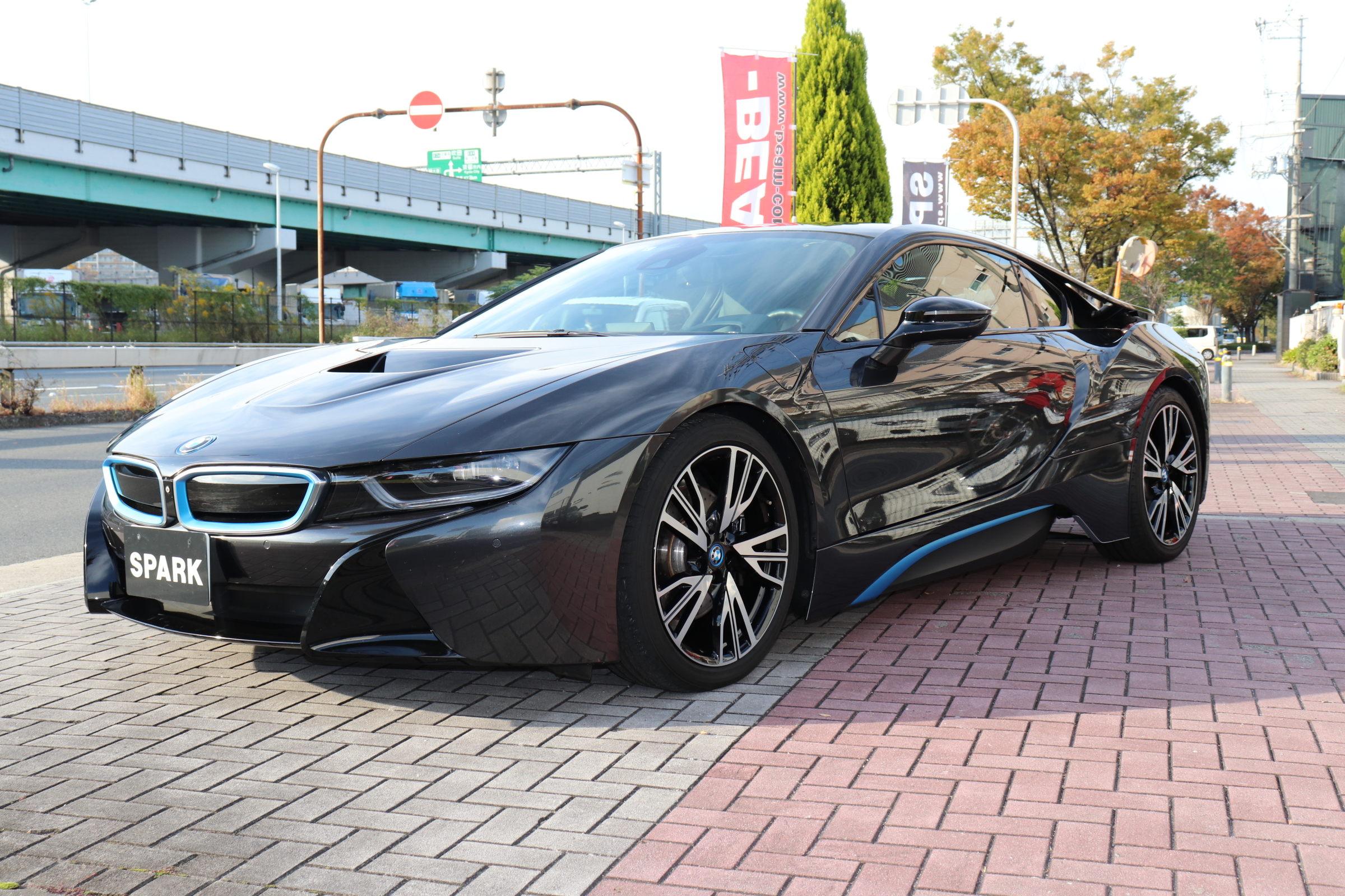 i8 ベースグレード ブラックレザー 左ハンドル ハーマンカードン車両画像09