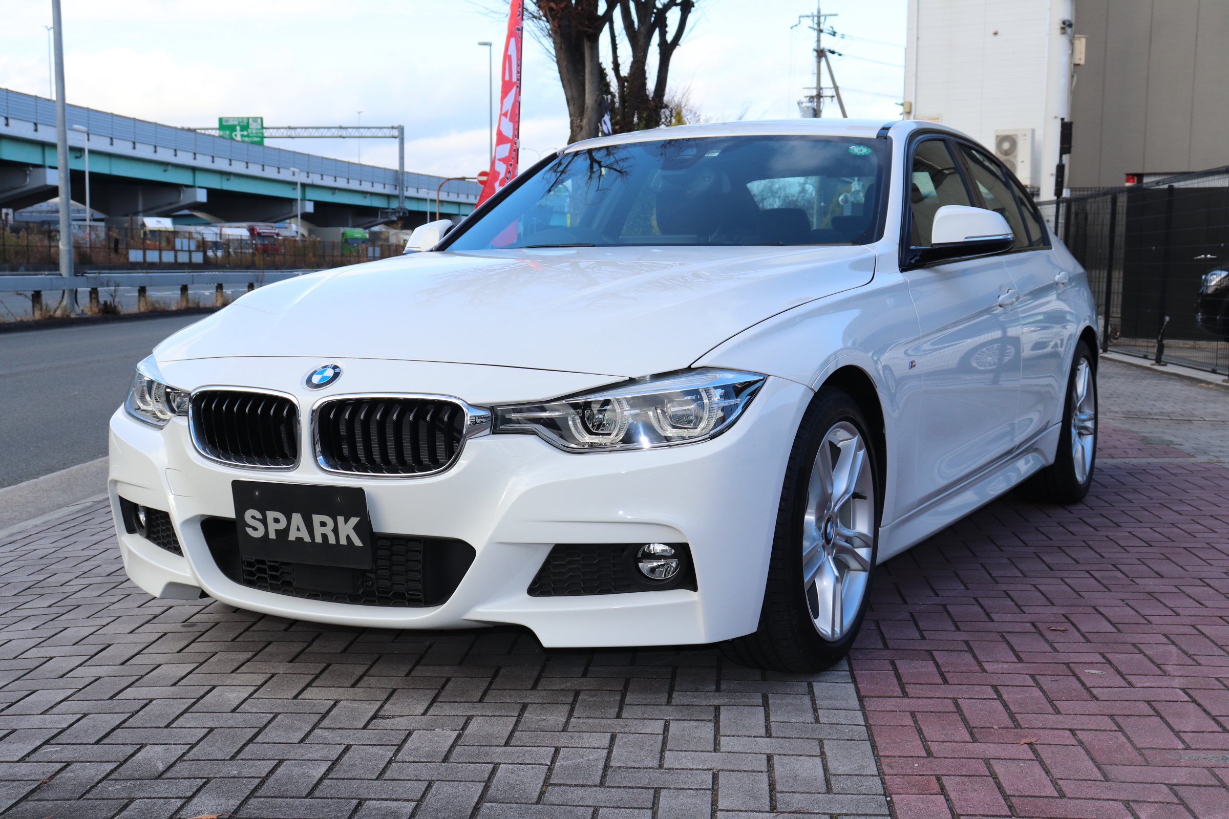 Bmw中古車専門店スパークオート スパークオートは東大阪市のbmw中古車専門店です