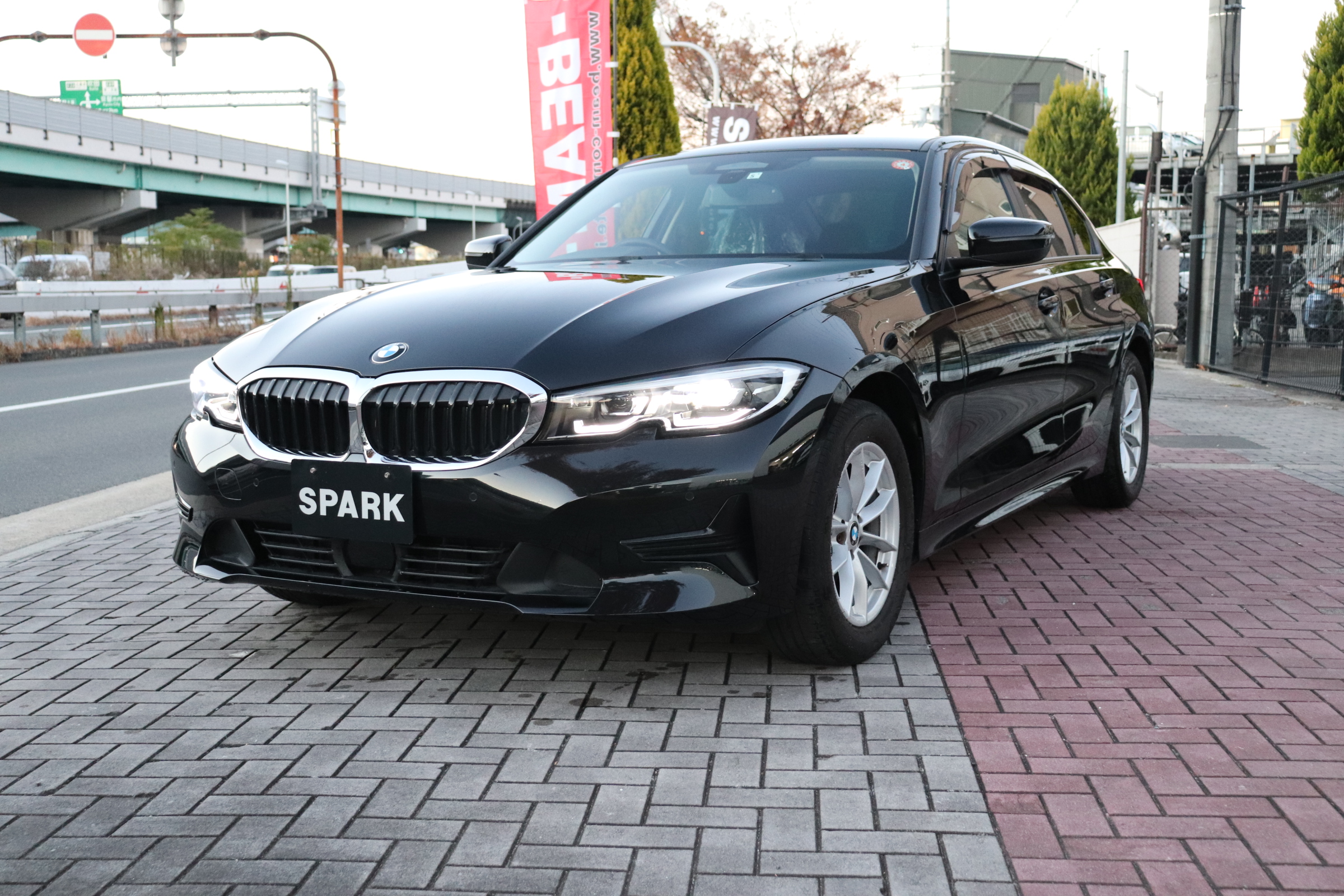 320i ワンオーナー オートトランク ワイヤレス充電 ACC トランクスポイラー車両画像01