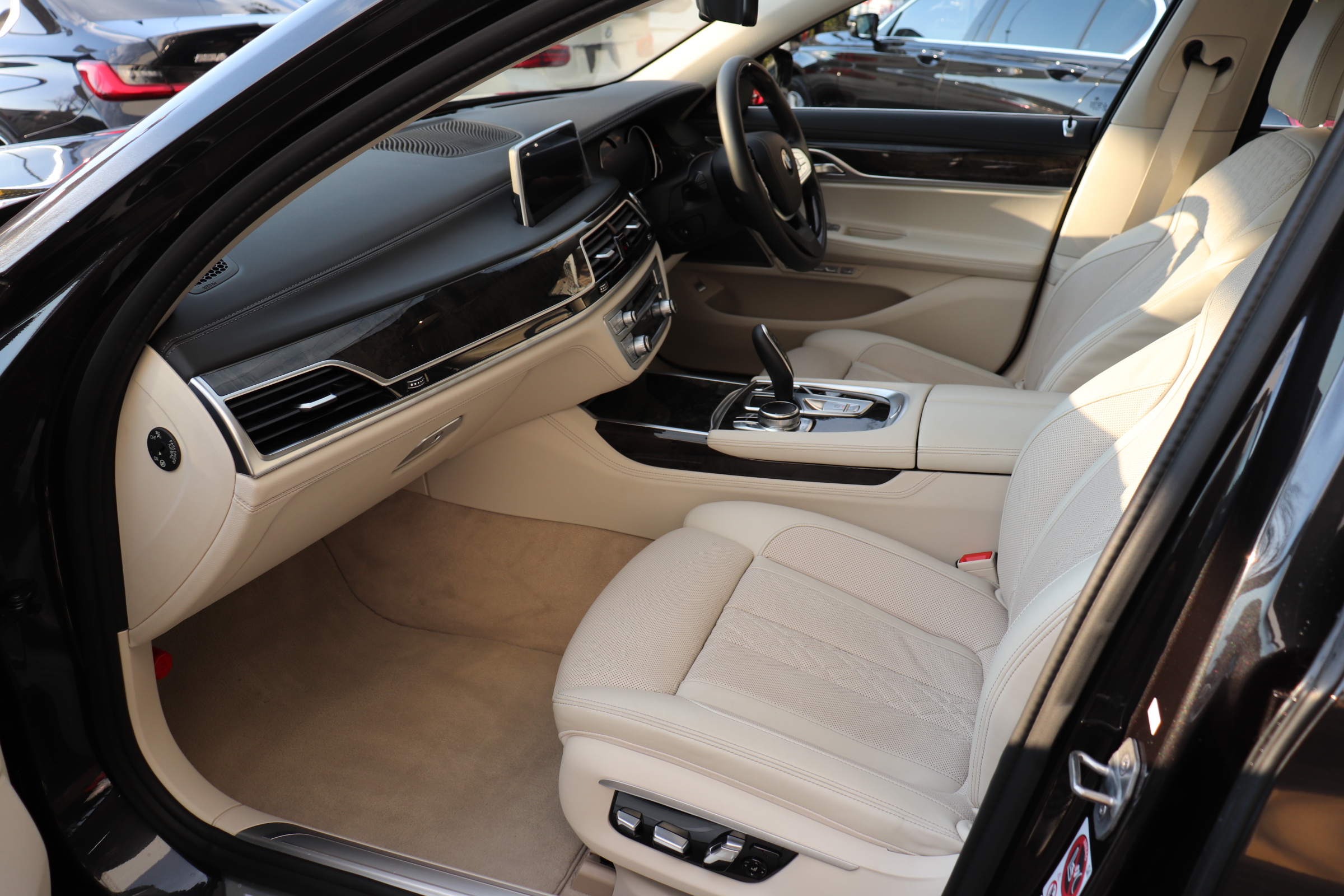 740i サンルーフ HUD ベージュレザー マッサージシート ハーマンカードン車両画像13