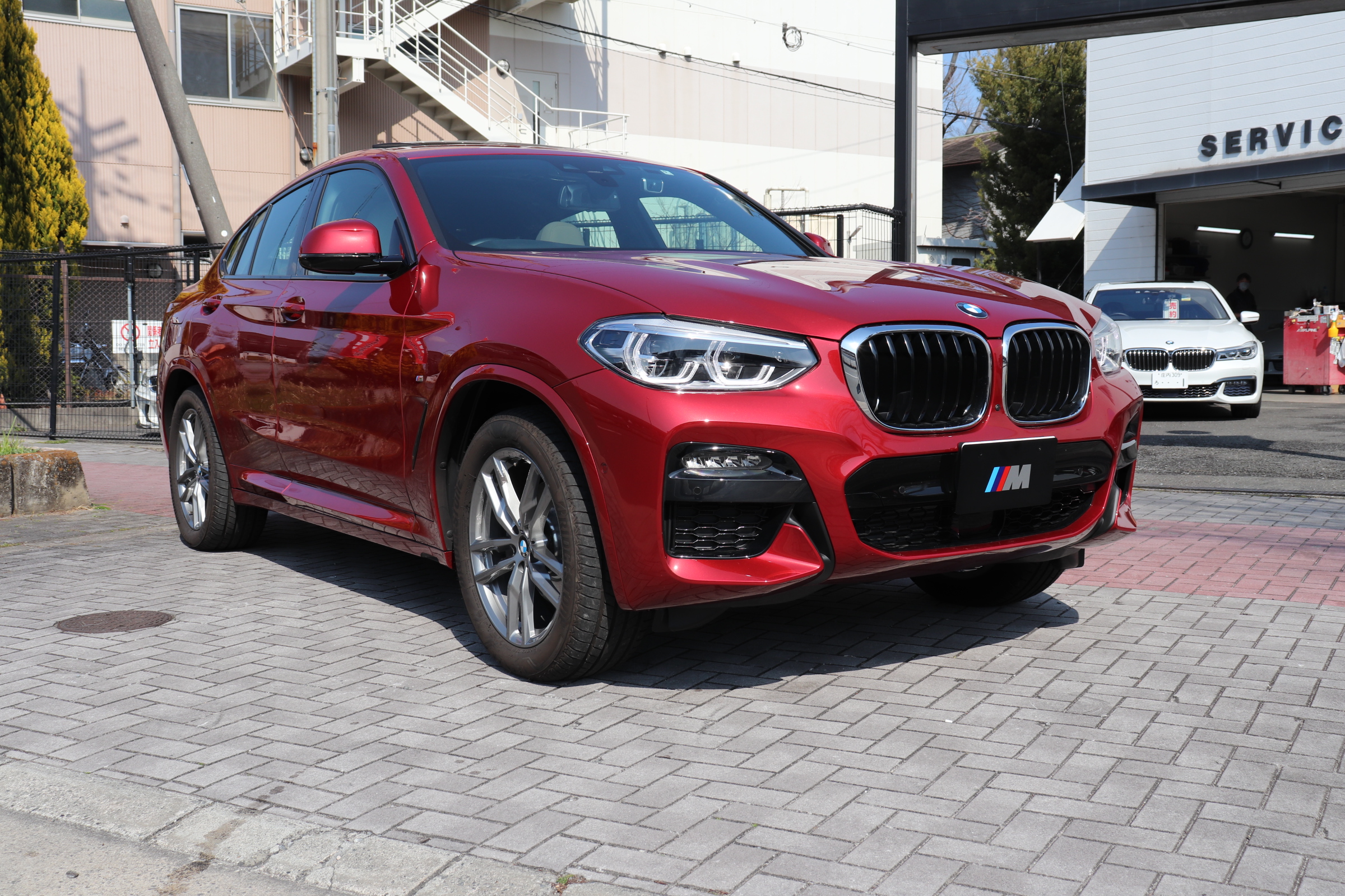 X4 xDrive 20d Mスポーツ ワンオーナー サンルーフ ホワイトレザー フルセグ ACC車両画像03