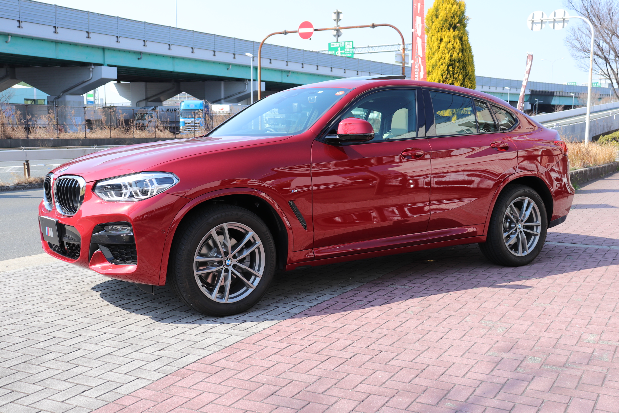 X4 xDrive 20d Mスポーツ ワンオーナー サンルーフ ホワイトレザー フルセグ ACC車両画像08