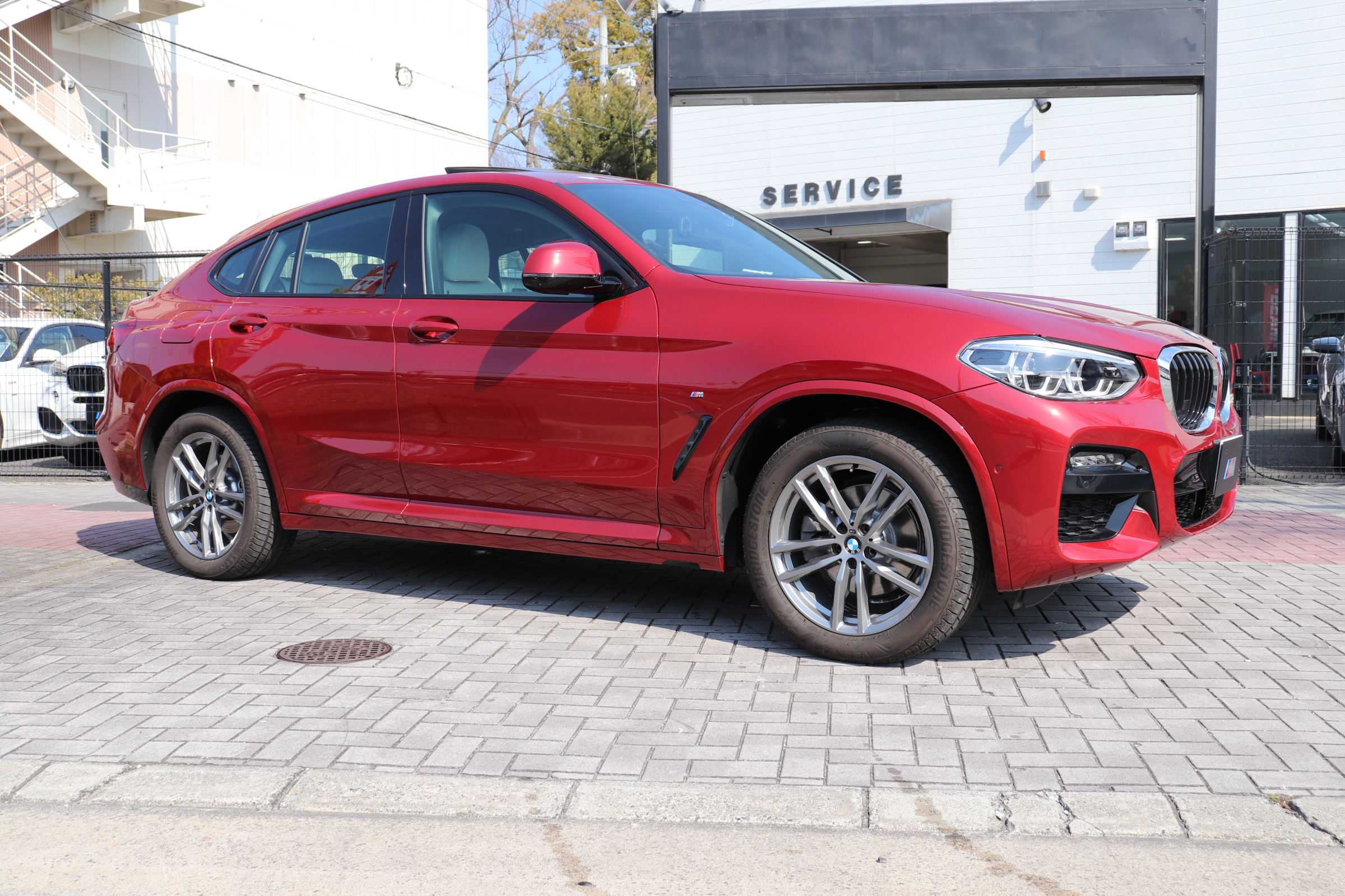 X4 xDrive 20d Mスポーツ ワンオーナー サンルーフ ホワイトレザー フルセグ ACC車両画像04