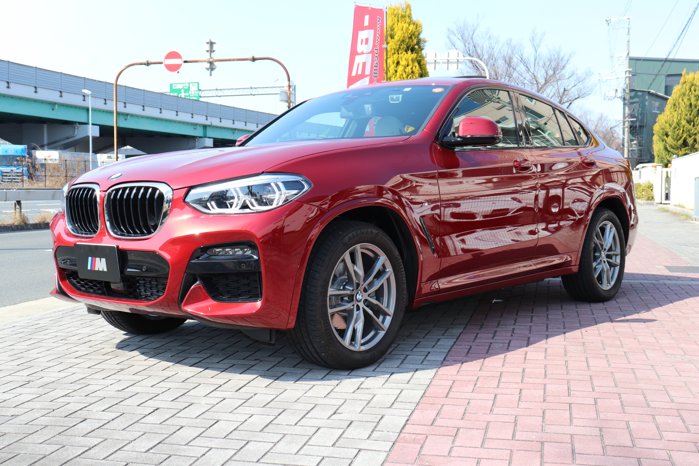 X4 xDrive 20d Mスポーツ ワンオーナー サンルーフ ホワイトレザー フルセグ ACC車両画像09