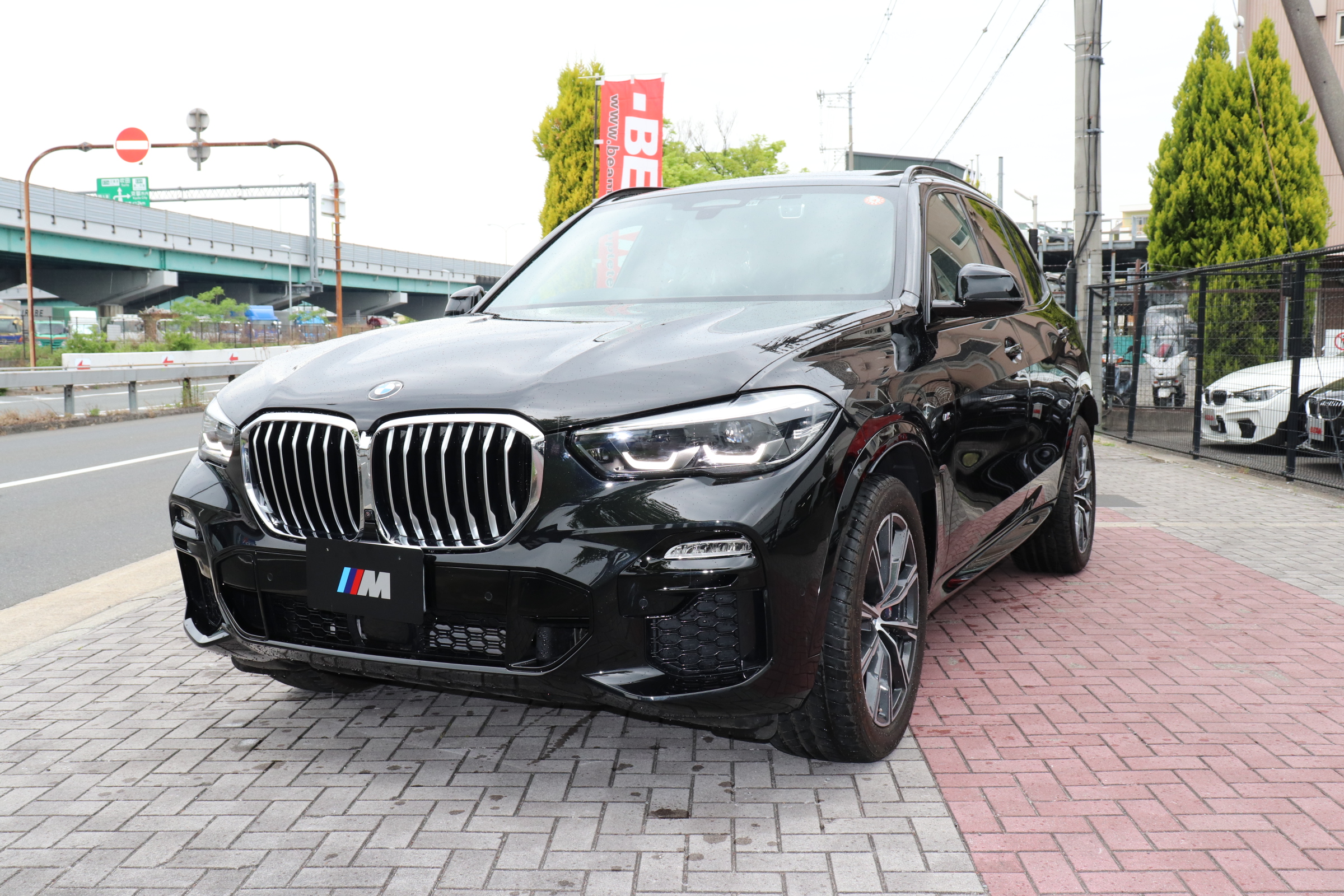 X5 xDrive 35d Mスポーツ パノラマサンルーフ ブラックレザー車両画像01