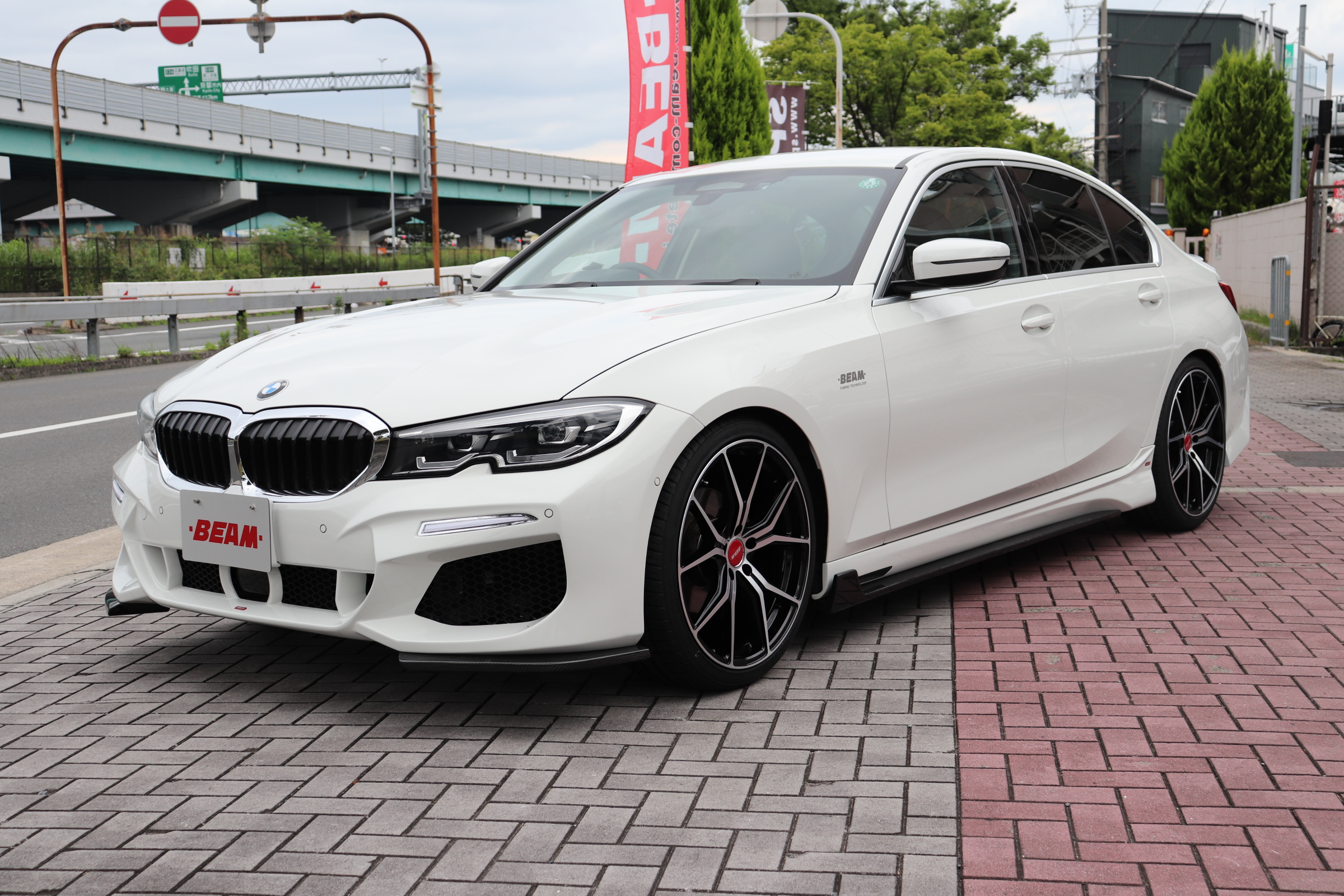 320i BEAMコンプリートカー コンフォート＆プラスP Aトランク アンビエントライト車両画像08