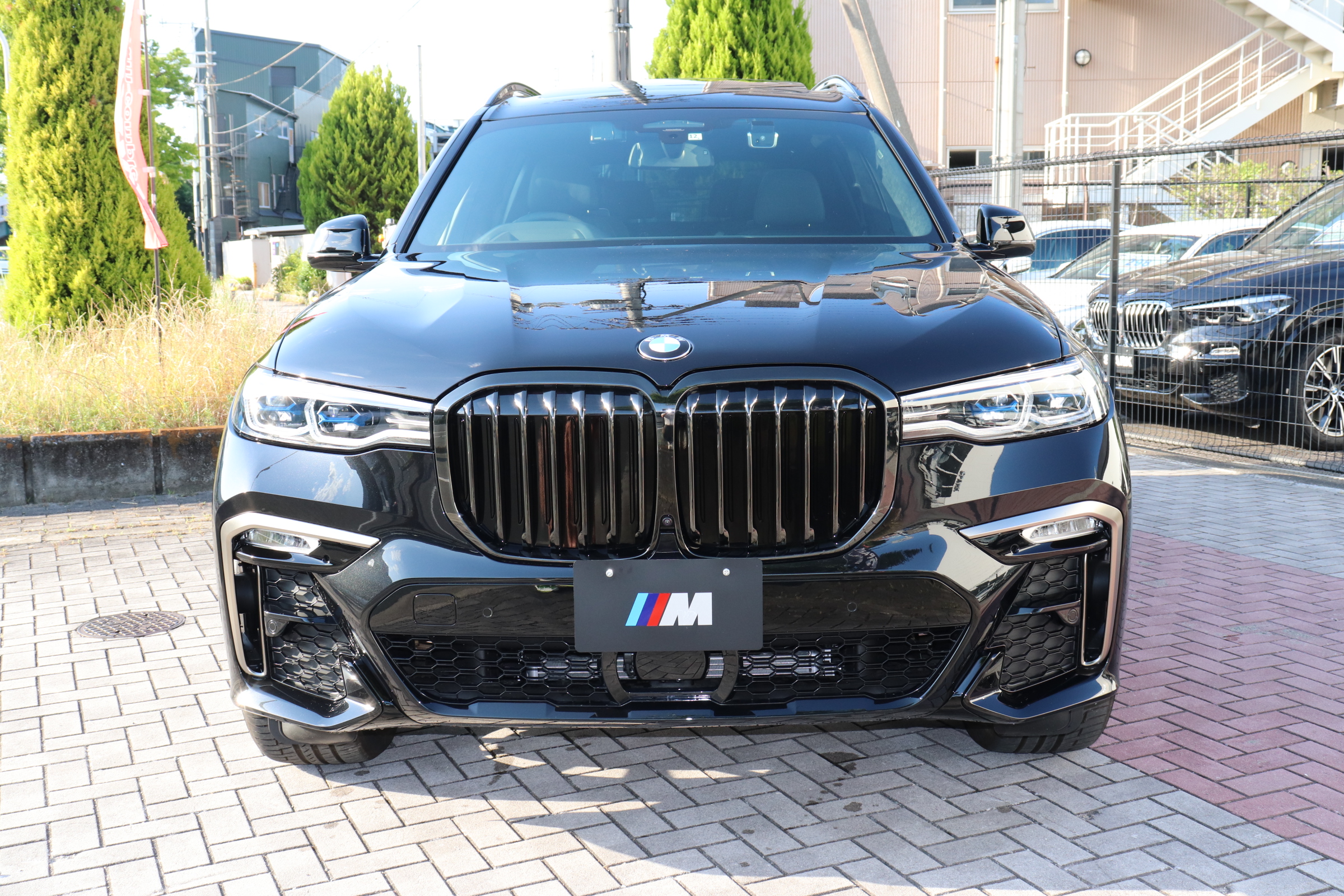 X7 M50i スカイラウンジSR リアエンター 6人乗り 22インチAW車両画像02