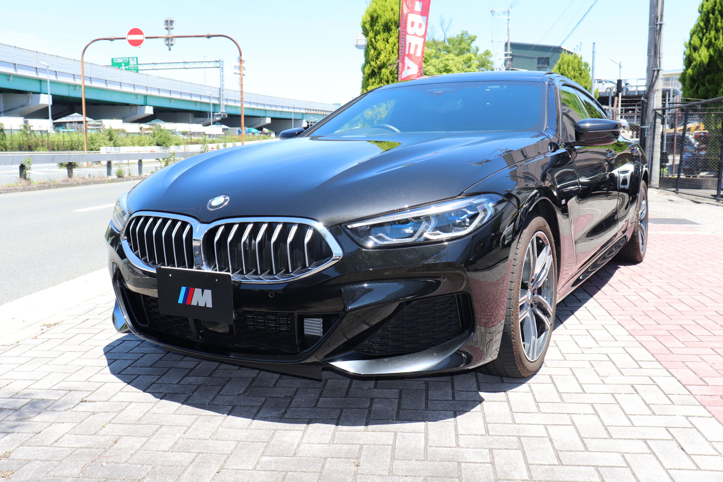 840d グランクーペ xDrive Mスポーツ パノラマSR ブラックレザー 4ゾーンエアコン車両画像01