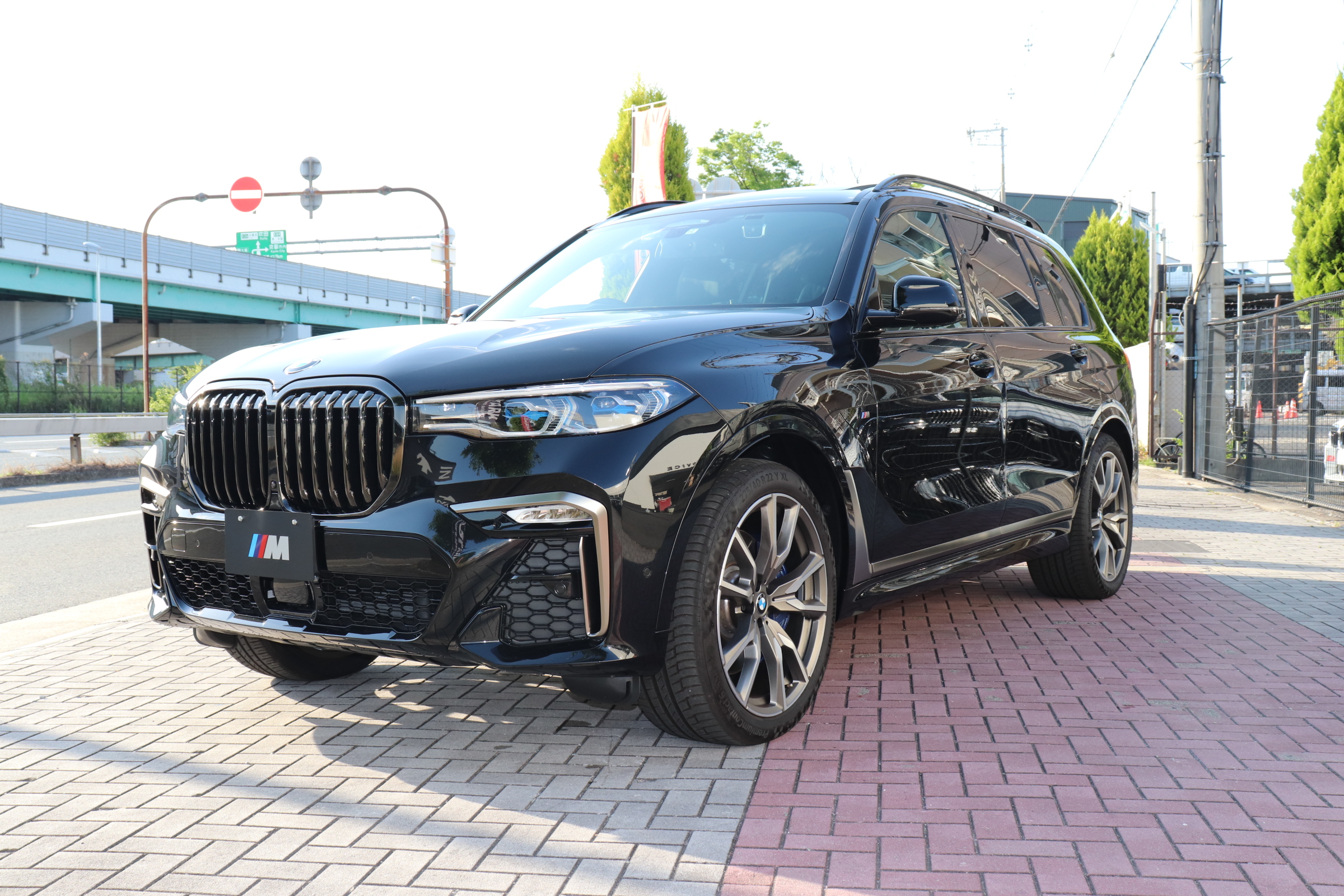 X7 M50i スカイラウンジSR リアエンター 6人乗り 22インチAW車両画像09