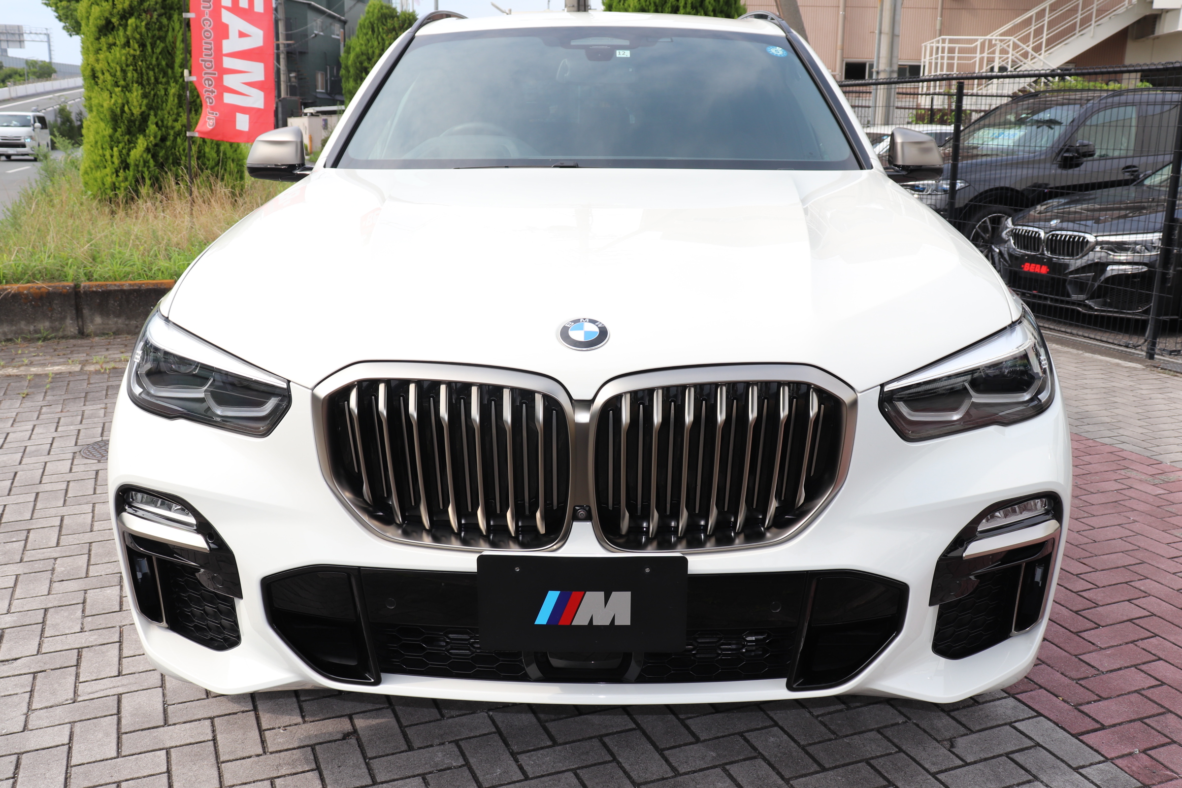 X5 M50i 4WD ブラックレザー オートトランク 21インチホイール車両画像02