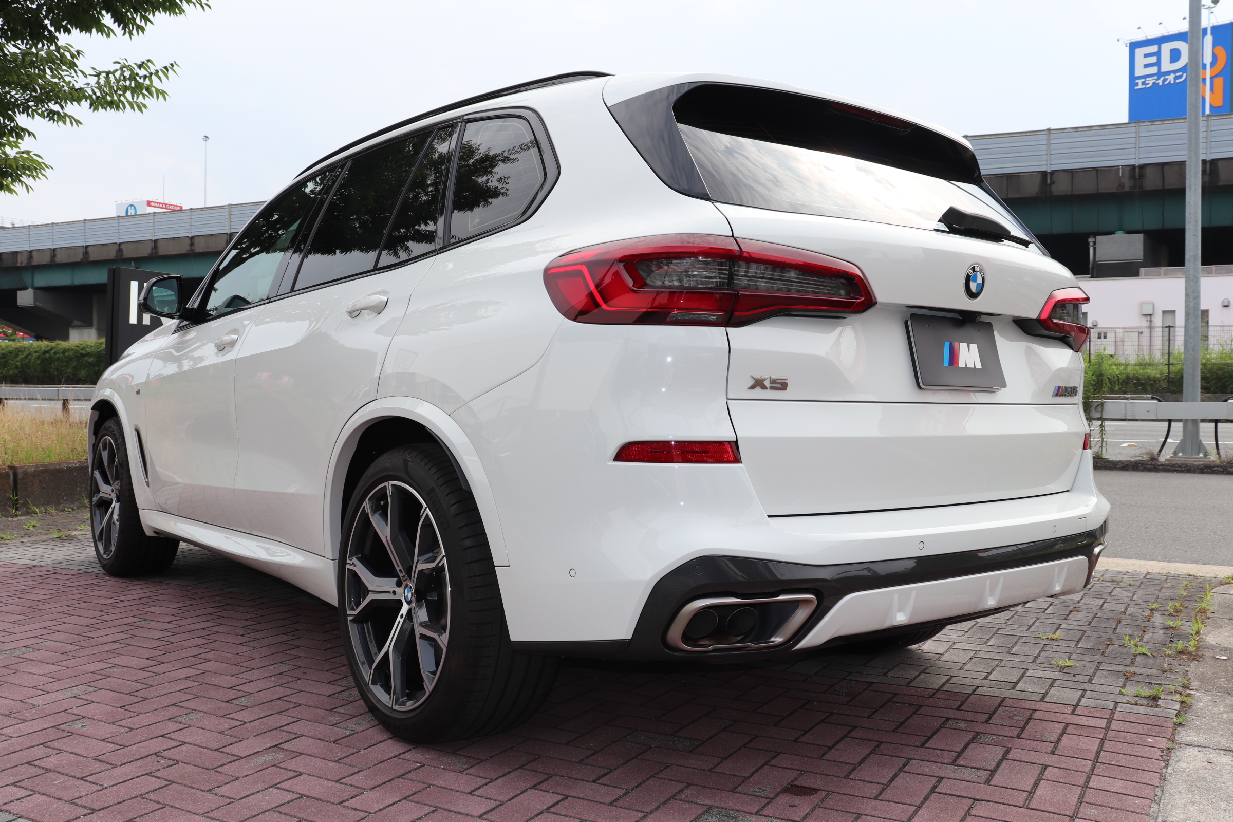 X5 M50i 4WD ブラックレザー オートトランク 21インチホイール車両画像07