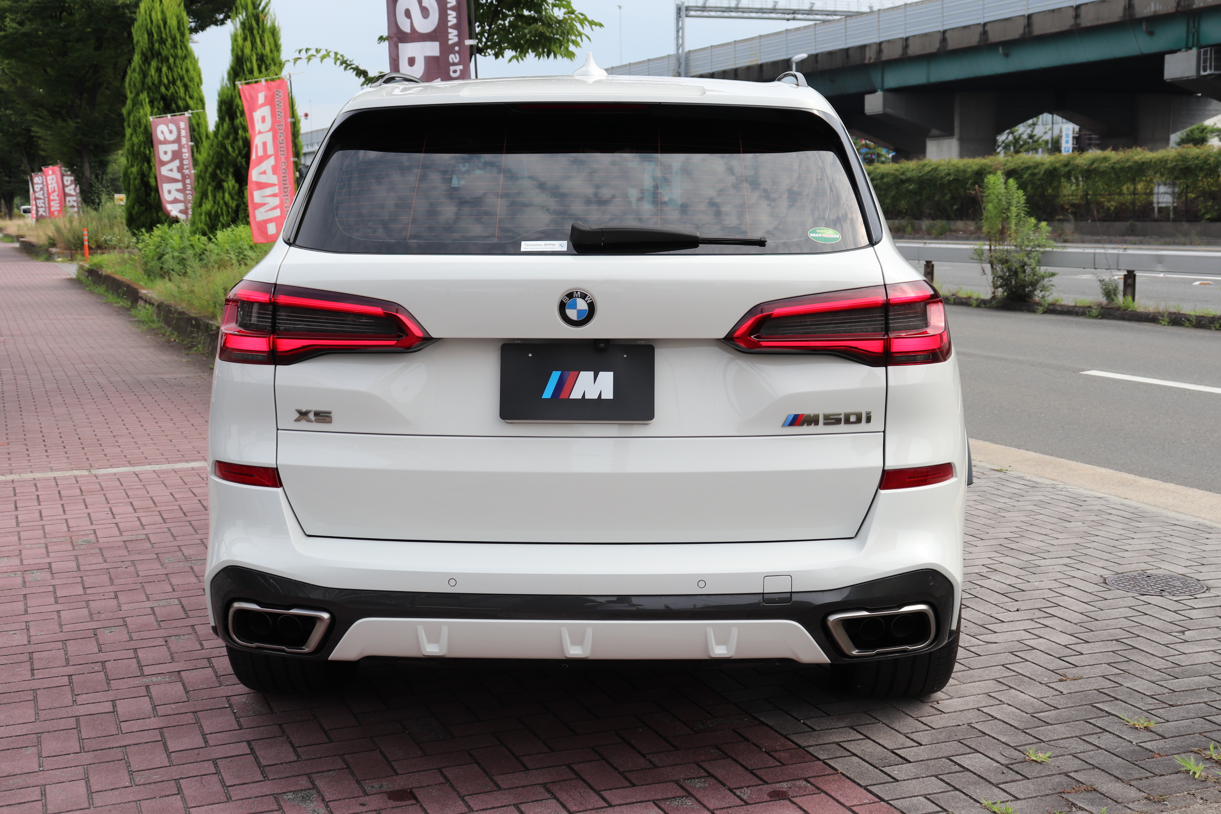 X5 M50i 4WD ブラックレザー オートトランク 21インチホイール車両画像06