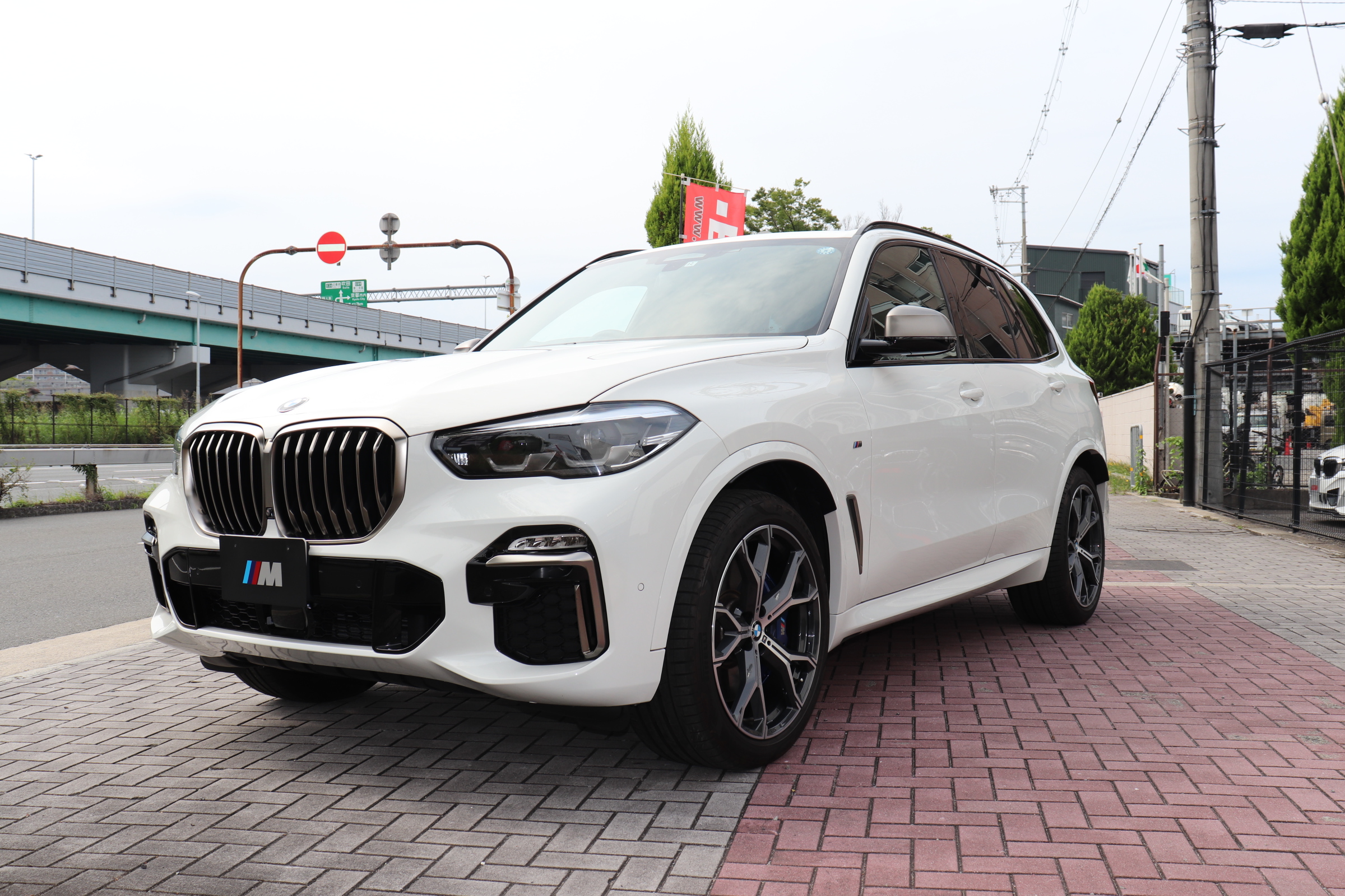 X5 M50i 4WD ブラックレザー オートトランク 21インチホイール車両画像09