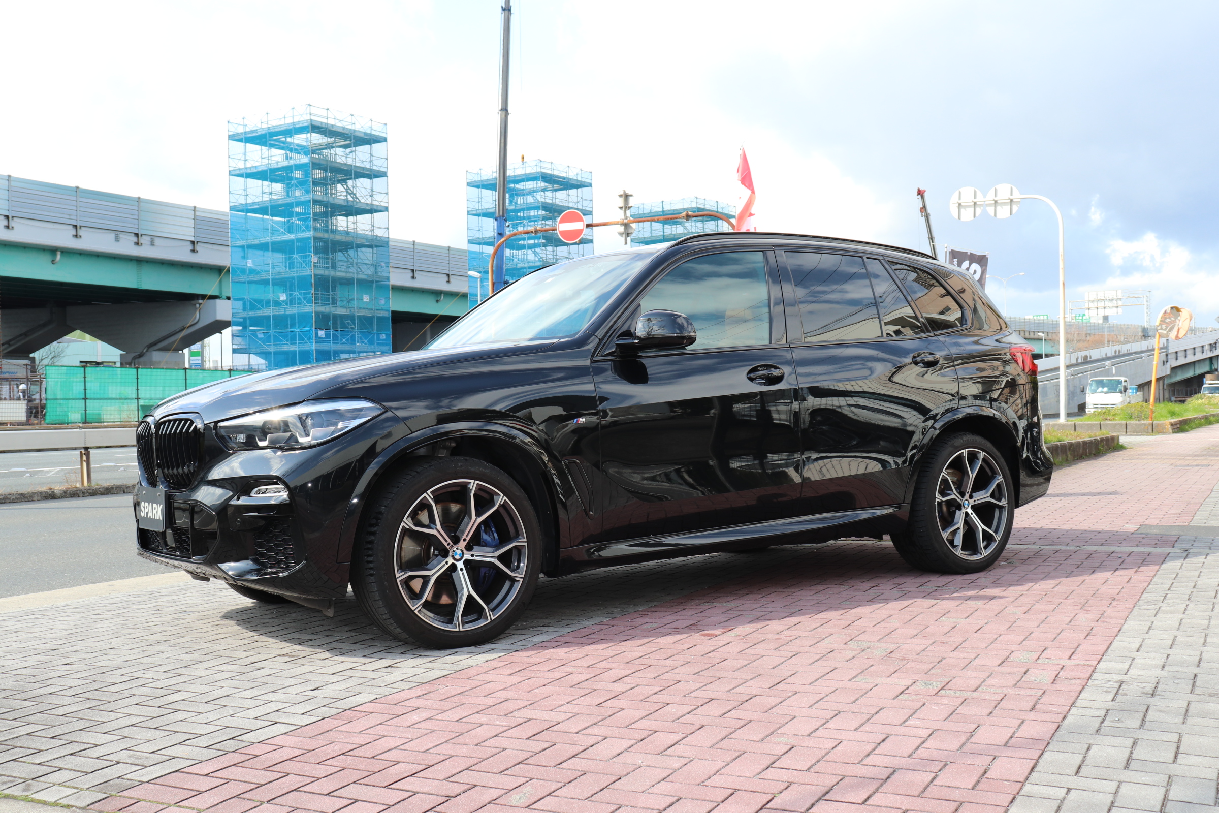 X5 xDrive 35d Mスポーツ ドライビングダイナミクスパッケージ エアサス サンルーフ 21インチAW車両画像07