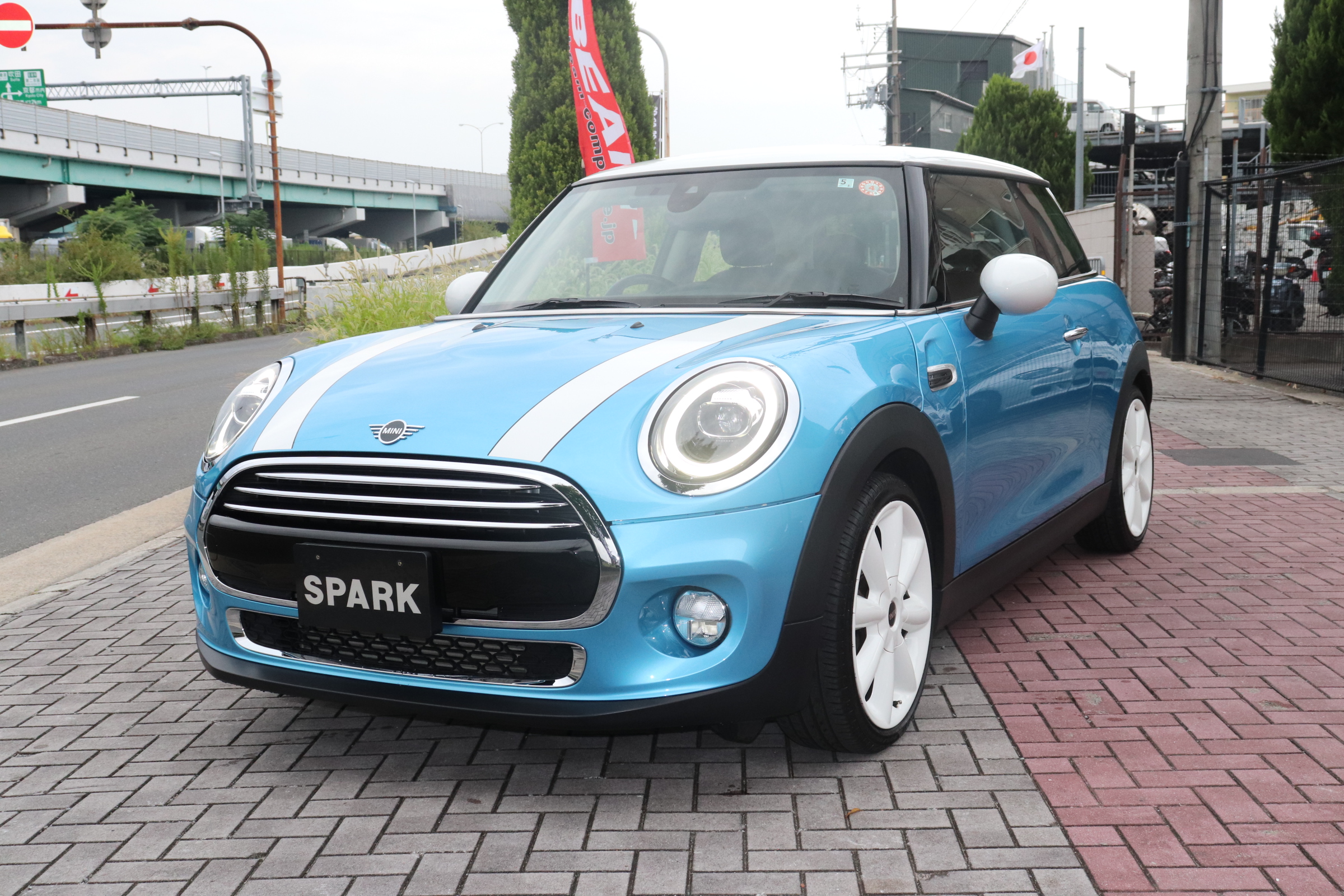 MINI クーパーD 3DR 後期モデル ペッパーP 18インチAW車両画像01