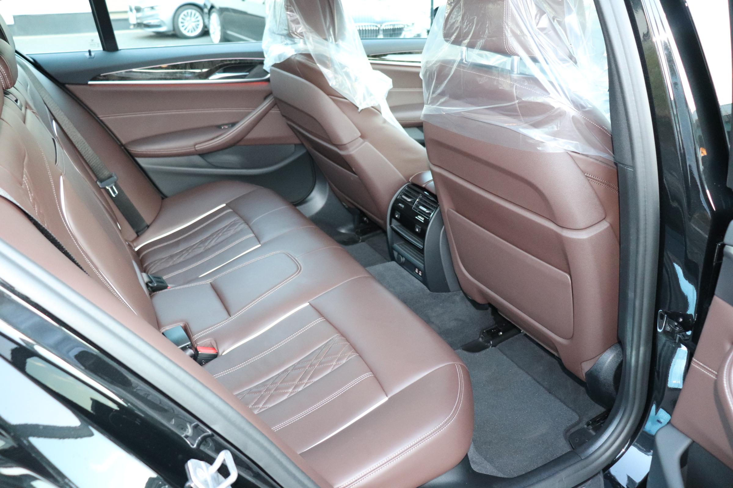 530eMスポーツ　エディションジョイプラス　ベンチレーションシート　ヘッドアップディスプレイ車両画像12