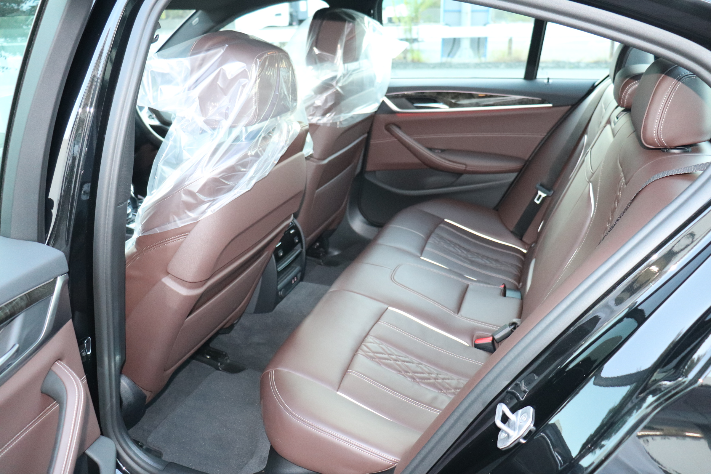 530eMスポーツ　エディションジョイプラス　ベンチレーションシート　ヘッドアップディスプレイ車両画像13