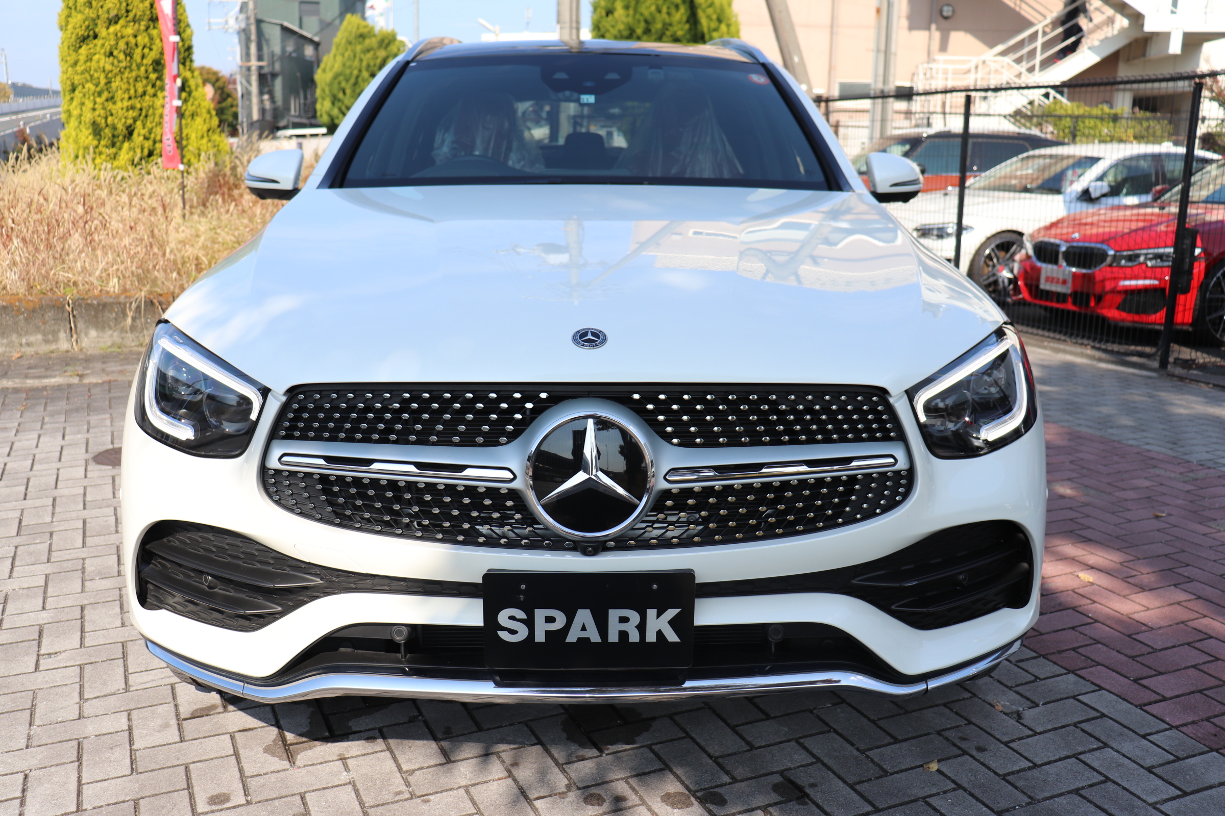 GLC220ｄ 4マチック AMGライン 後期 ワンオーナー レザーＥＸＣパッケージ 赤×黒革車両画像02