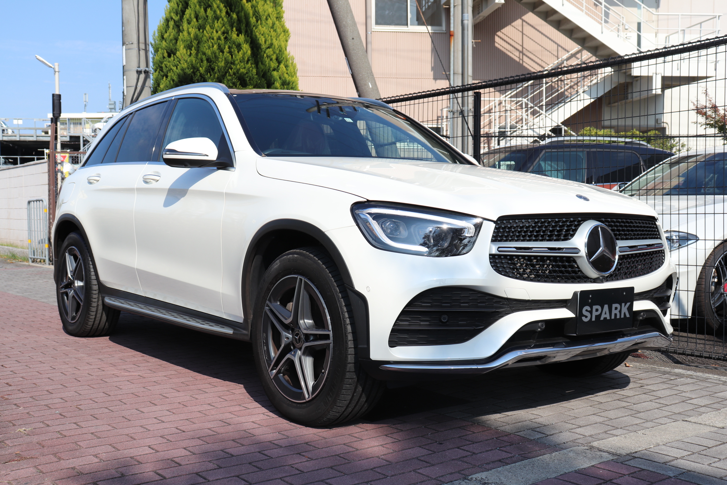 GLC220ｄ 4マチック AMGライン 後期 ワンオーナー レザーＥＸＣパッケージ 赤×黒革車両画像03