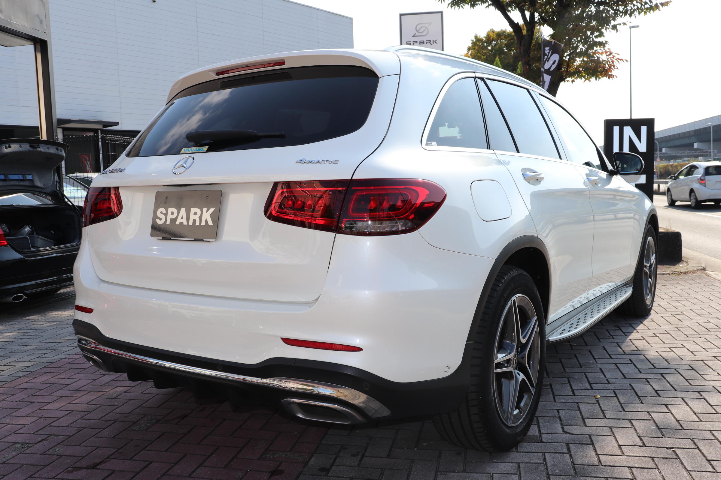 GLC220ｄ 4マチック AMGライン 後期 ワンオーナー レザーＥＸＣパッケージ 赤×黒革車両画像05