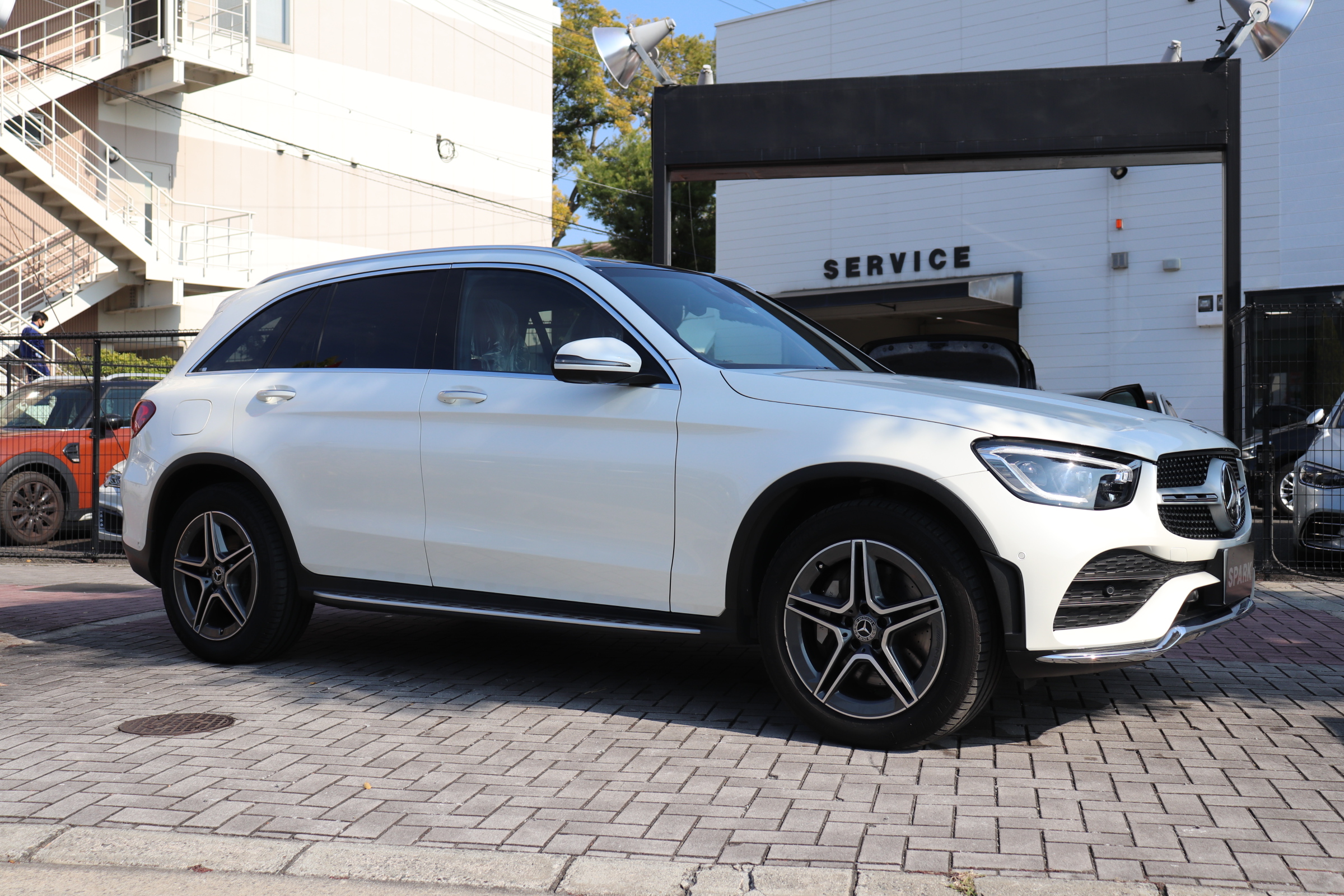 GLC220ｄ 4マチック AMGライン 後期 ワンオーナー レザーＥＸＣパッケージ 赤×黒革車両画像04